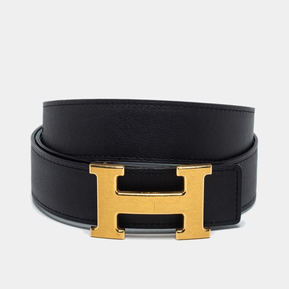 This reversible belt from Hermes makes a stylish accessory for your outfits. Crafted from the finest materials, it displays excellent stitching and finishing.

