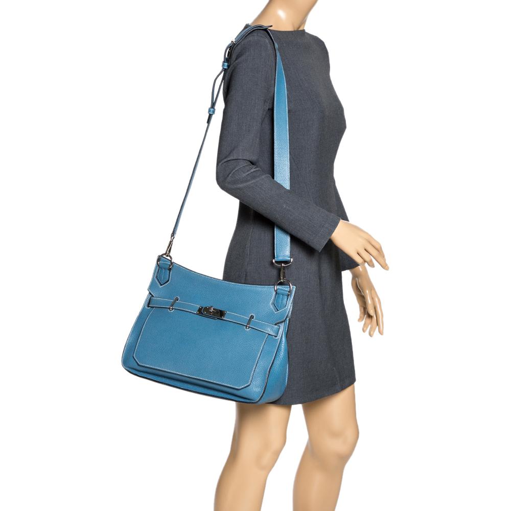 We rarely get to see an available creation as striking as this one from Hermes. It is unlike any other handbag one is used to marveling at. First introduced as a part of the Fall 2008 Collection, this Jypsiere comes with a design that delightfully