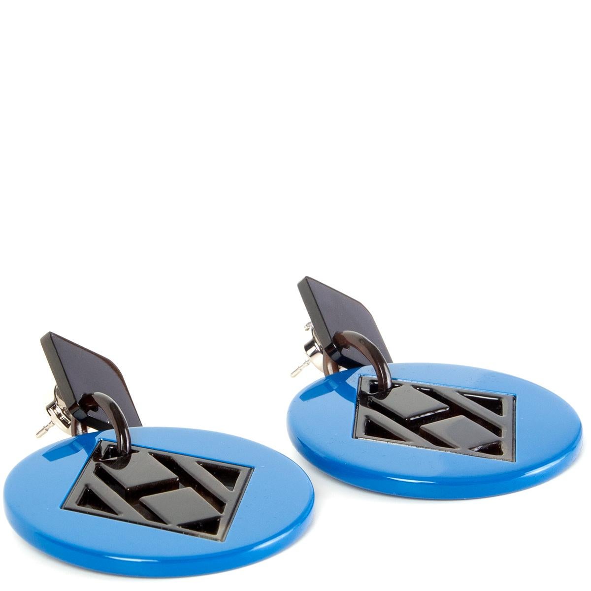 Hermès earring in black and blue lacquered buffalo horn earrings. Have been worn and are in excellent condition. Come with box and dust bag. 

Width 4cm (1.6in)
Height 6cm (2.3in)
