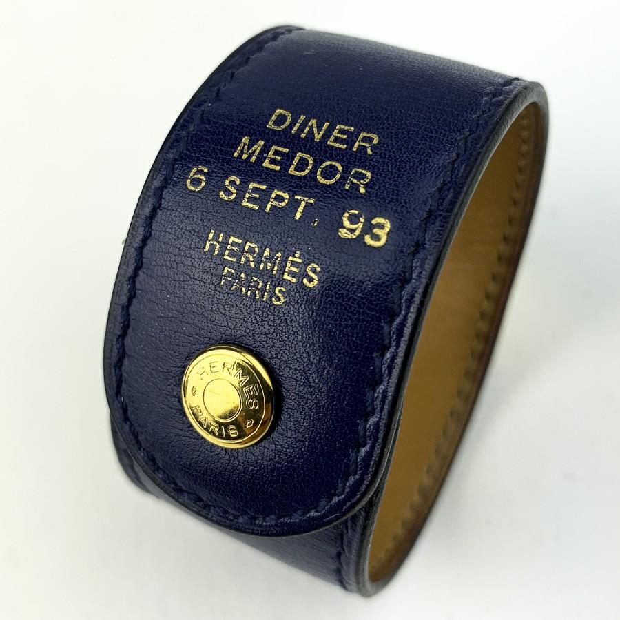 This Hermès Medor bracelet is made of blu leather and is adorned by the famous faceted Medor stud. In very good vintage condition. The length of the bracelet is 16.5 cm. Enjoy this stunning rare vintage piece celebrating a diner organized by Hermes. 