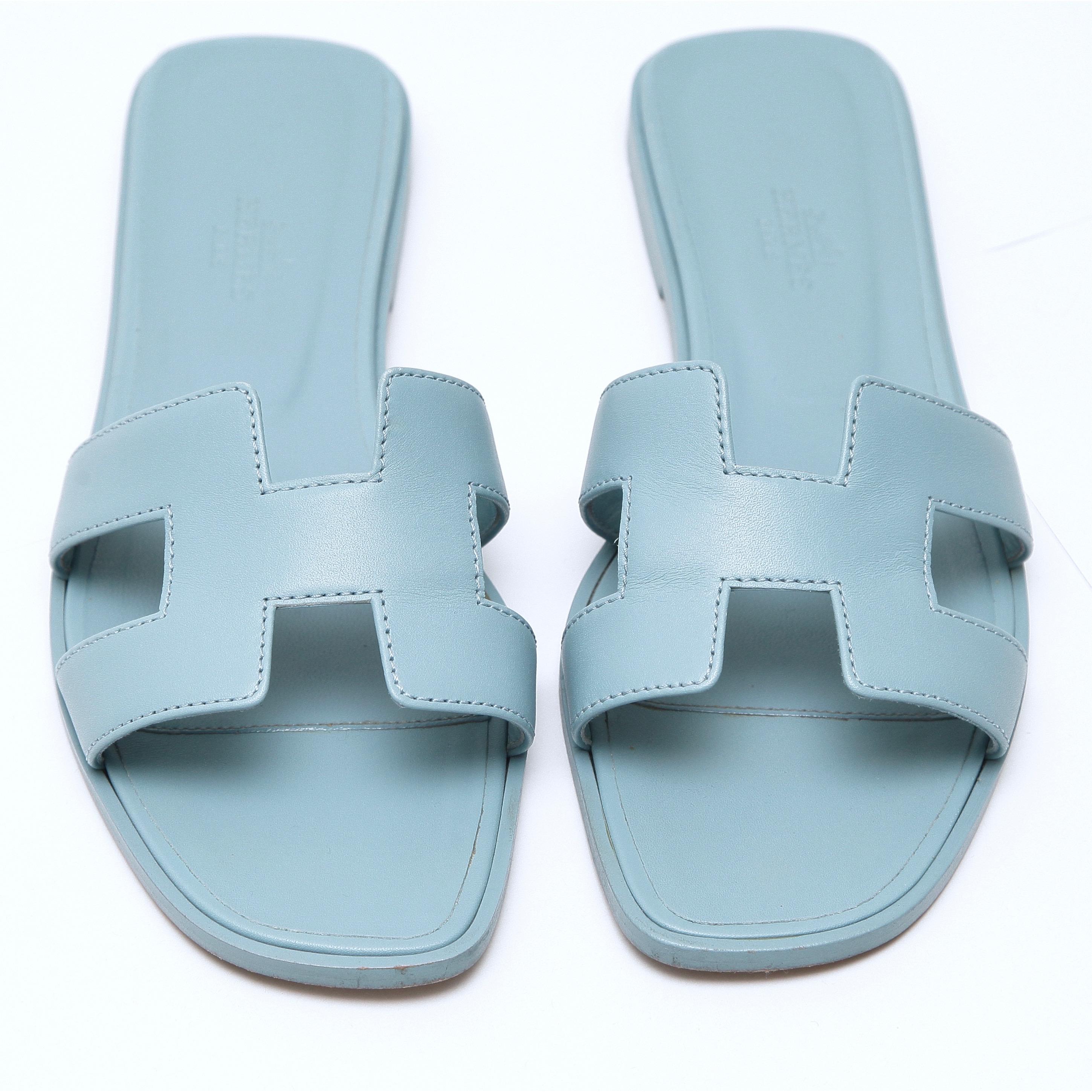 HERMES Blue Leather Slides ORAN Sandals Flat Mule Slip On Shoes Sz 38 In Fair Condition In Hollywood, FL