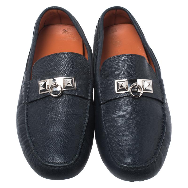 Hermes is known for its high shoemaking skills and craftsmanship. These blue loafers are crafted in leather and feature a round-toe. A mini dog buckle in silver-tone is perched on the vamps and the pebbled soles make this pair a comfortable pick.