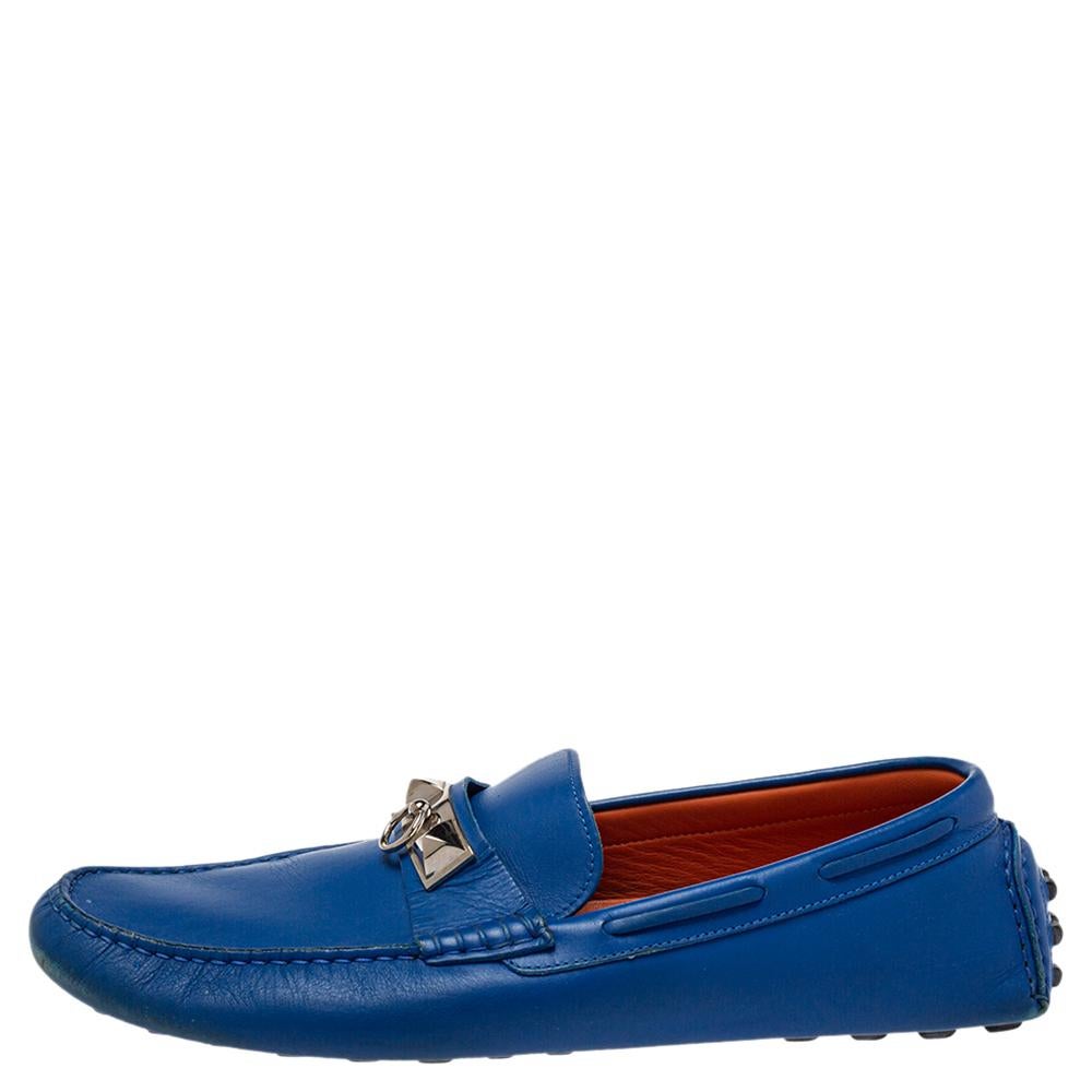 Hermés is known for its high shoemaking skills and craftsmanship. These blue loafers are crafted in leather and feature a round-toe. A mini dog buckle in silver-tone is perched on the vamps and the pebbled soles make this pair a comfortable pick.