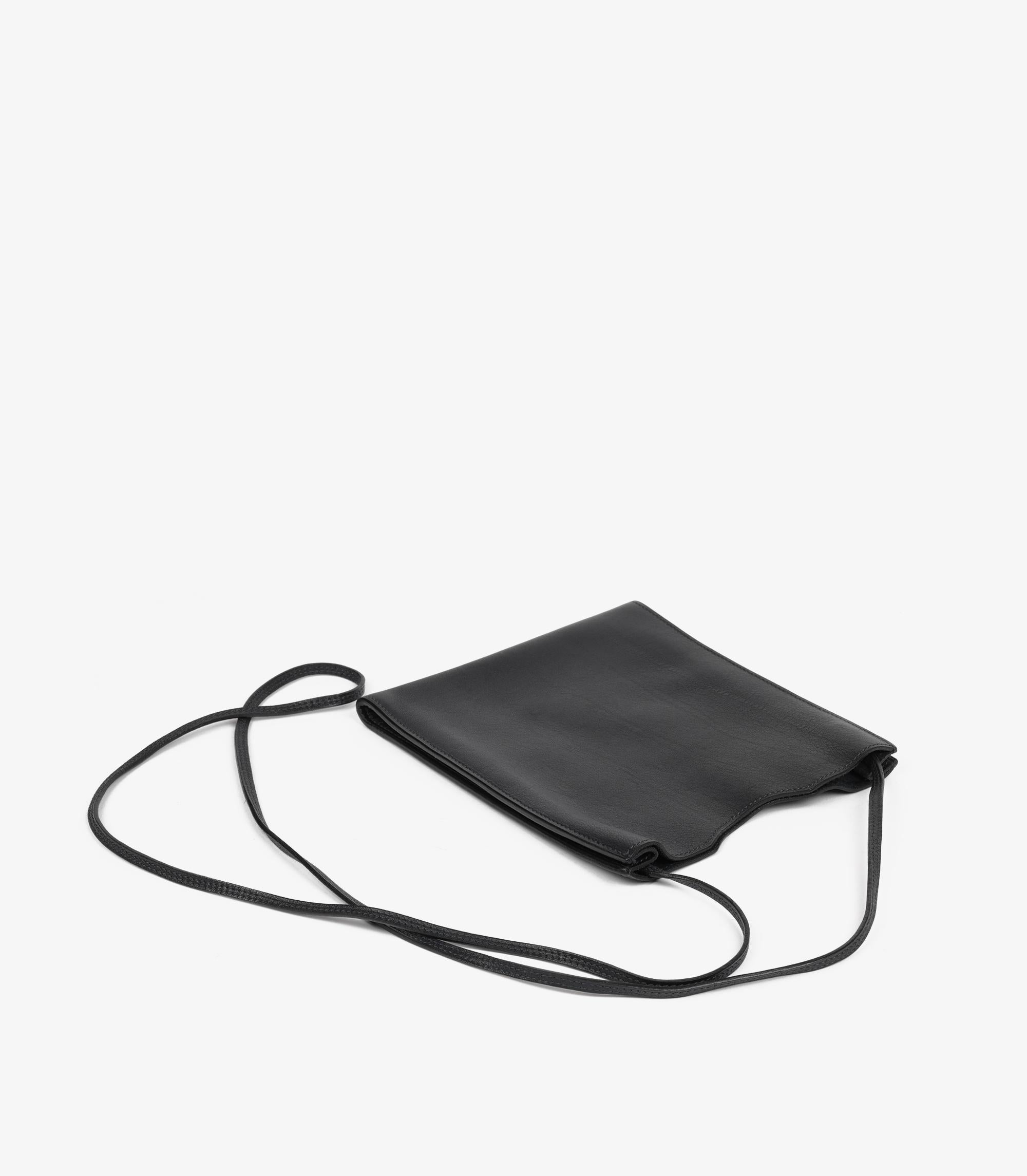 Hermès Blue Marine Swift Leather Vintage Onimetou PM

Product Details
Xupes Ref: CB1534
Brand: Hermès
Model: Onimetou PM
Type: Shoulder, Crossbody
Serial Number: [F]
Age: 2002
Accompanied By: Hermès Dust Bag
Colour: Navy
Material(s): Swift