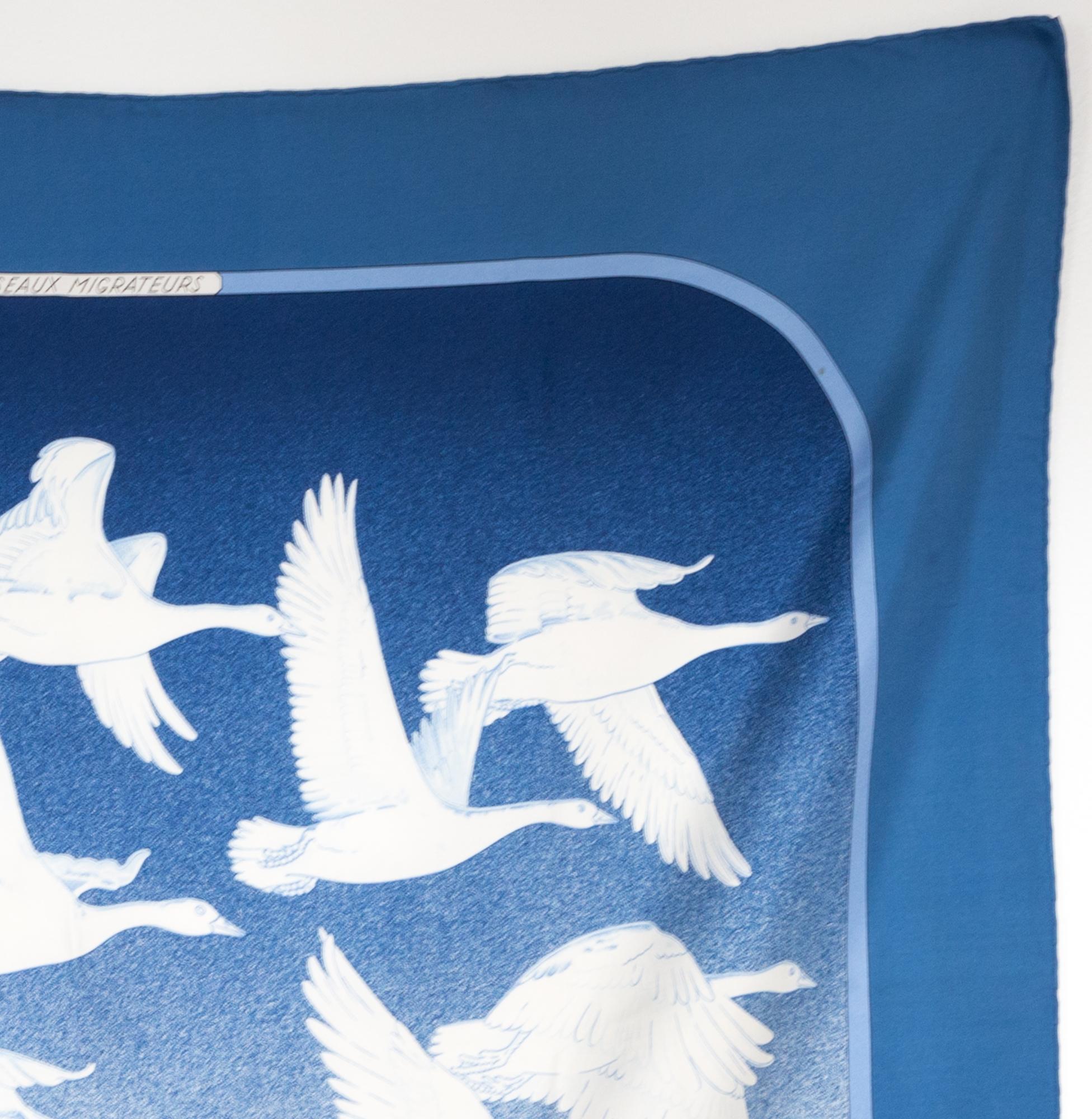 Hermes Blue Oiseaux Migrateurs by C. Latham Silk Scarf In Good Condition In Paris, FR