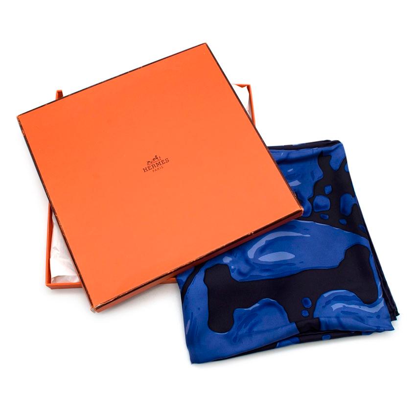 Hermes Blue Peinture Fraiche Silk Scarf 90

A soft and light scarf, the perfect accessory to elevate the everyday look.

- Luxurious silk texture 
- Hand rolled hems 
- Beautiful, easy to style blue hues 
- H logo print 
- Original box 
- Timeless