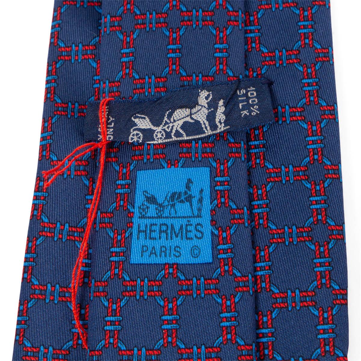 HERMÈS Cravate en sergé de soie bleu et rouge 668 ROPE & RING Excellent état - En vente à Zürich, CH