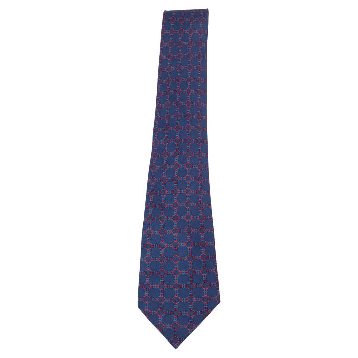 HERMÈS Cravate en sergé de soie bleu et rouge 668 ROPE & RING en vente