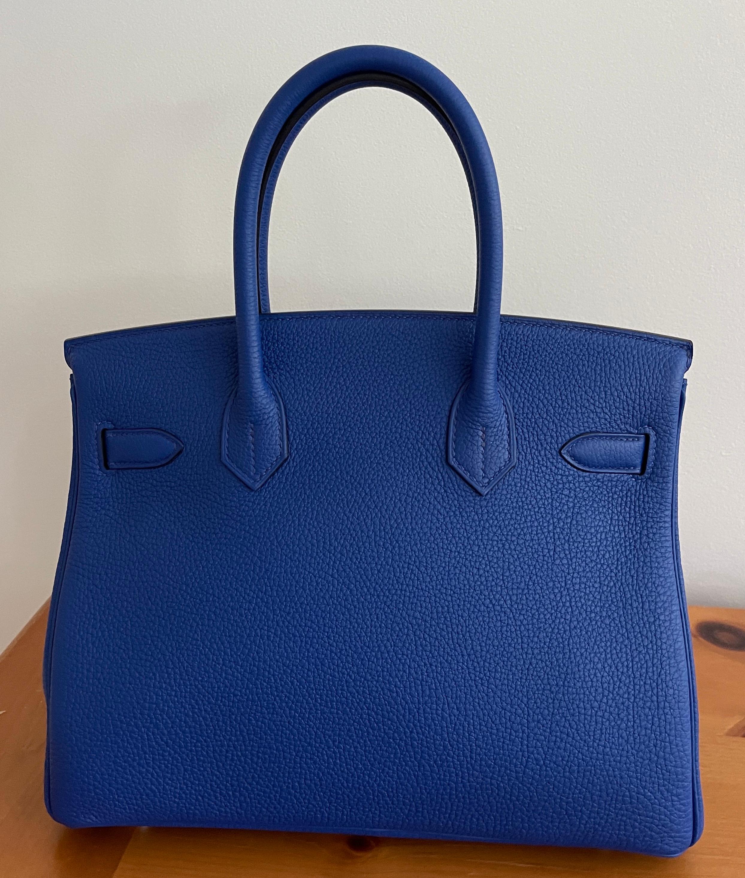 Hermes Birkin 30cm
Why wait when you can get it right now?
Blue Royal is a new color introduced in 2022
Togo Leather, loved by all because it is so durable, scratch resistant
Palladium Hardware
Tonal Stitching
Collection: U
2022
Interior zipper
