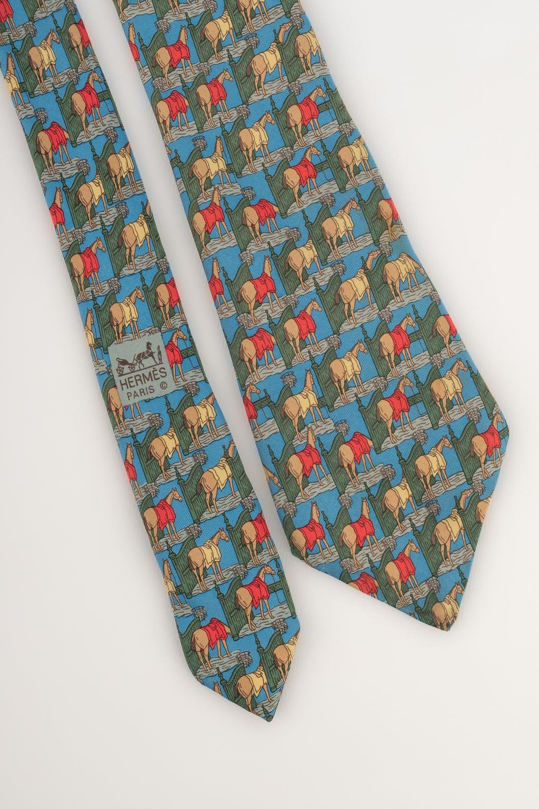 HERMÈS - (Made in France) Blue silk tie illustrated with horses.

Additional information:
Condition: Very good condition
Dimensions: Width: 9 cm

SKU:ACC133