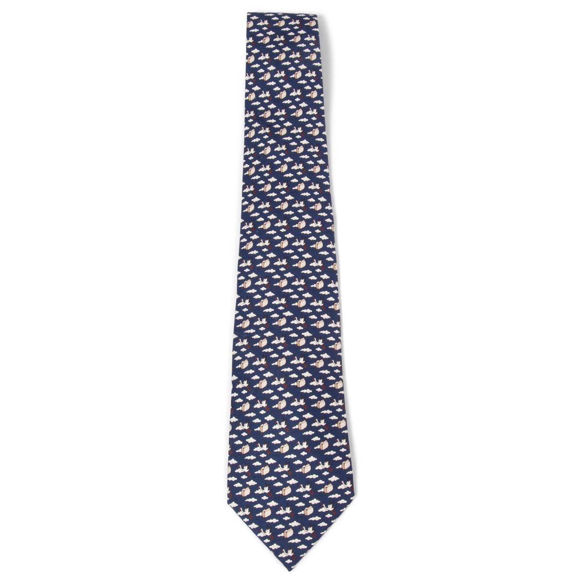 HERMÈS Cravate en sergé de soie bleue 5454 BIRD EXPRESS en vente