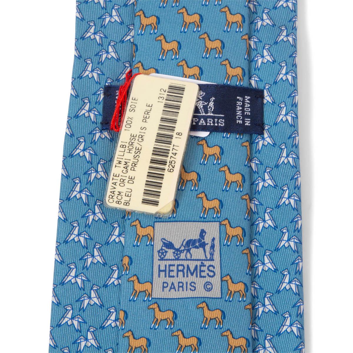 HERMES blue silk twill 625747 ORIGAMI HORSE Tie Bleu de Prusse Gris Perle In New Condition In Zürich, CH
