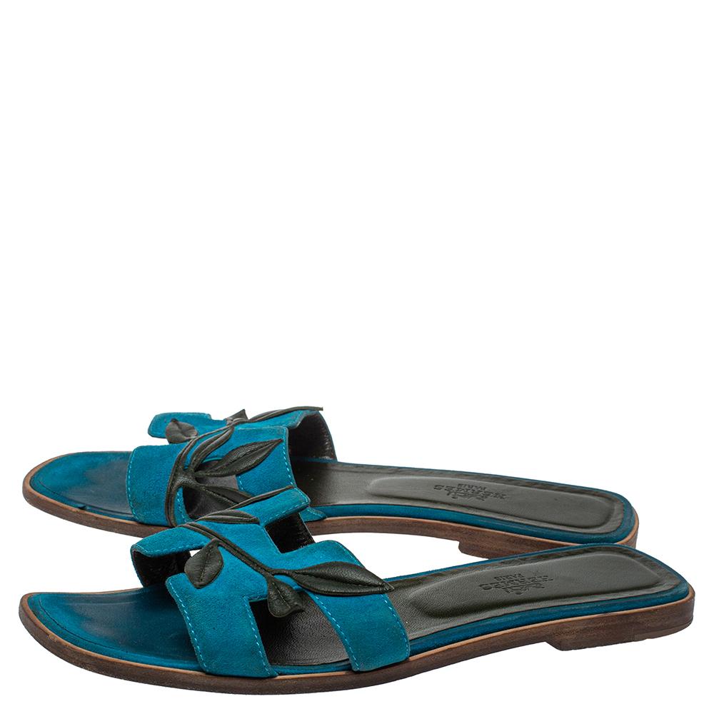Hermès Blue Suede Oran Laurier Sandals Size 38 In Good Condition In Dubai, Al Qouz 2
