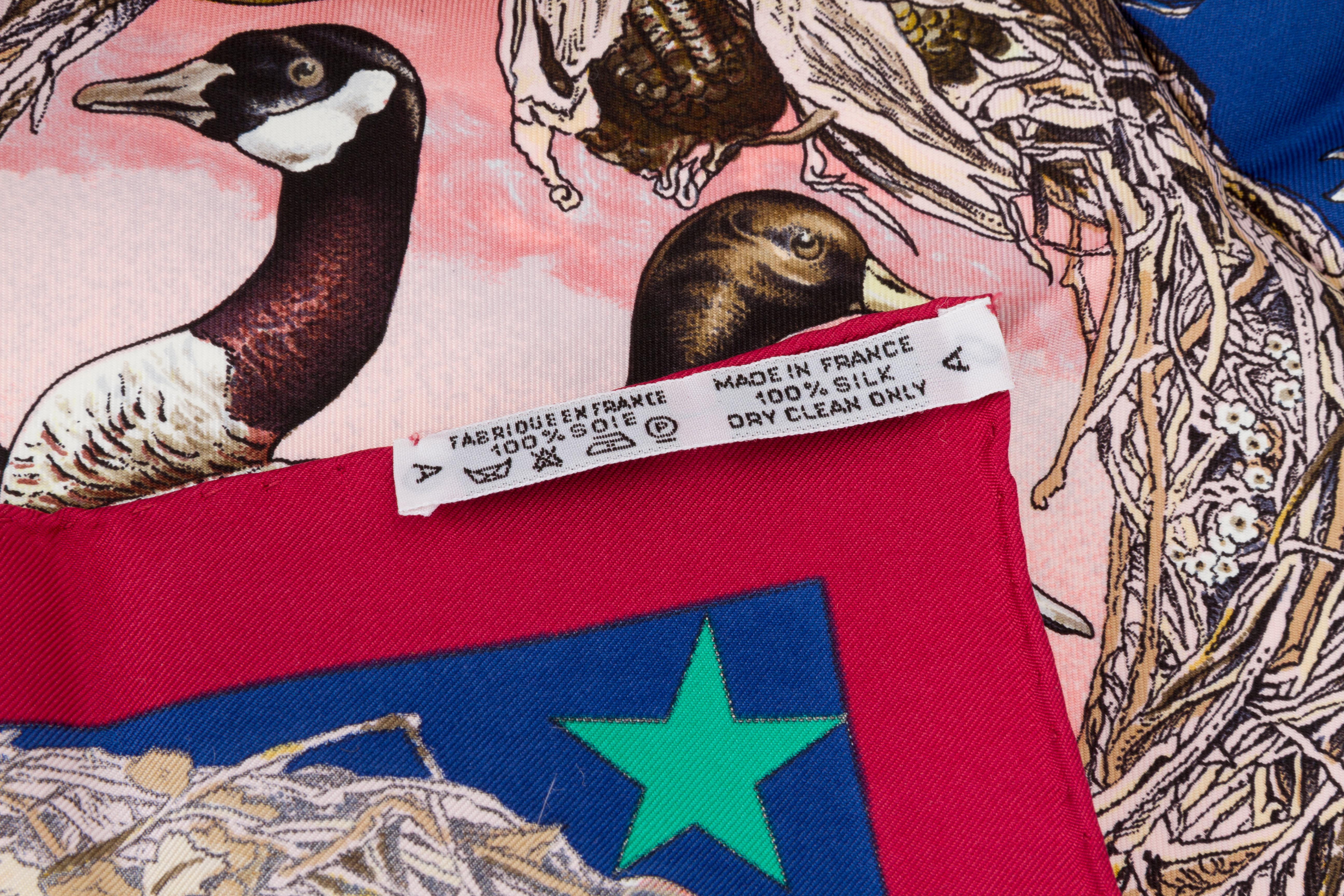 Foulard en soie bleu Texas Wildlife d'Hermès Pour femmes en vente