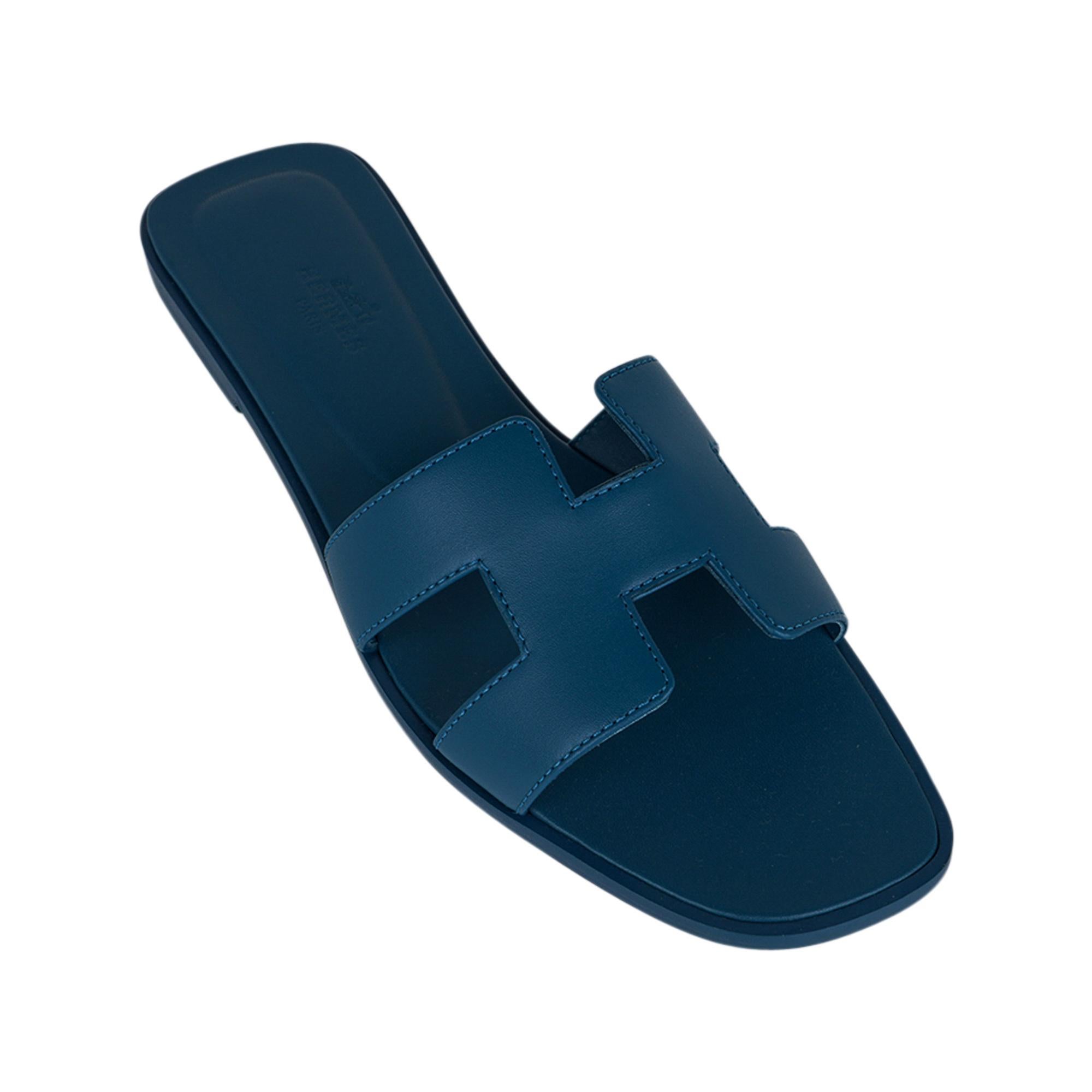 Hermes Blue Velvet Oran Sandal Box Calfskin Leather Flat Shoes 40 In New Condition For Sale In Miami, FL