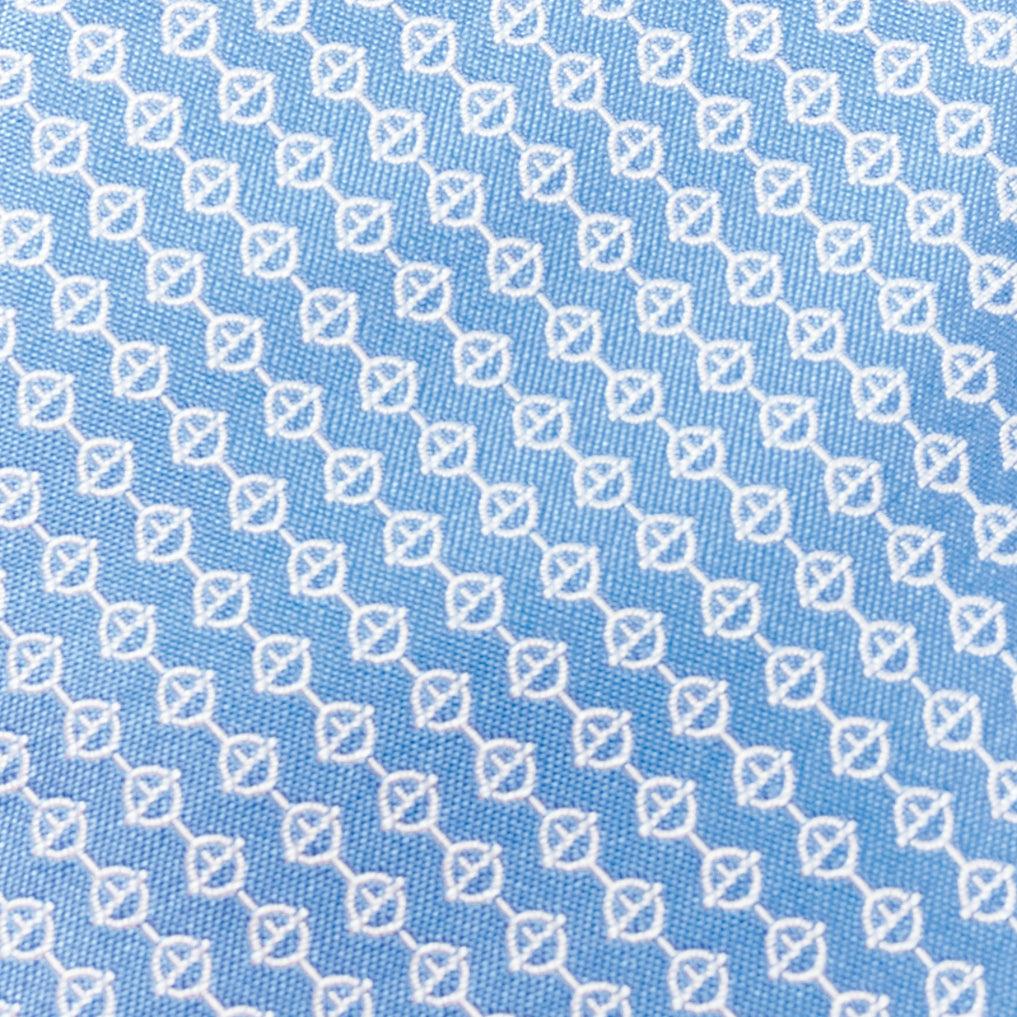 HERMES blue white 100% silk chain link monogram classic formal tie
Reference: LACG/A00441
Brand: Hermes
Material: Silk
Color: Blue, White
Pattern: Geometric
Lining: Black Silk
Made in: France

CONDITION:
Condition: Very good, this item was pre-owned
