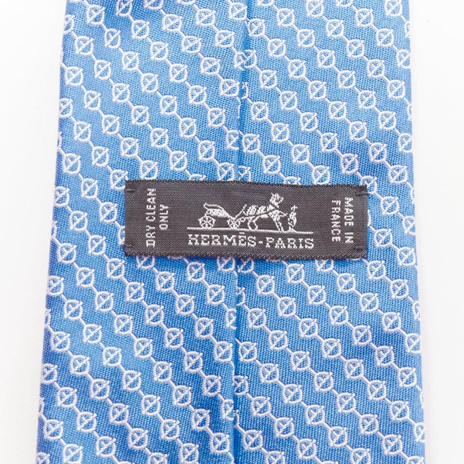 HERMES blue white 100% silk chain link monogram classic formal tie In Good Condition In Hong Kong, NT