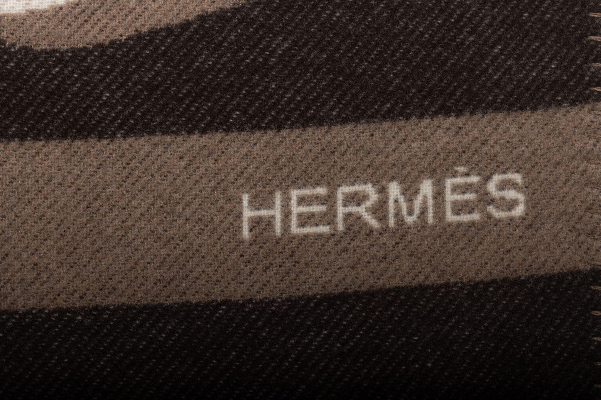 Hermes BNIB Brandebourg Etoupe Blanket For Sale 2