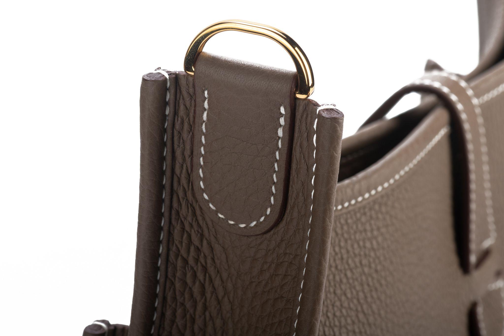Hermes BNIB Etoupe Gold Evelyne PM In New Condition In West Hollywood, CA