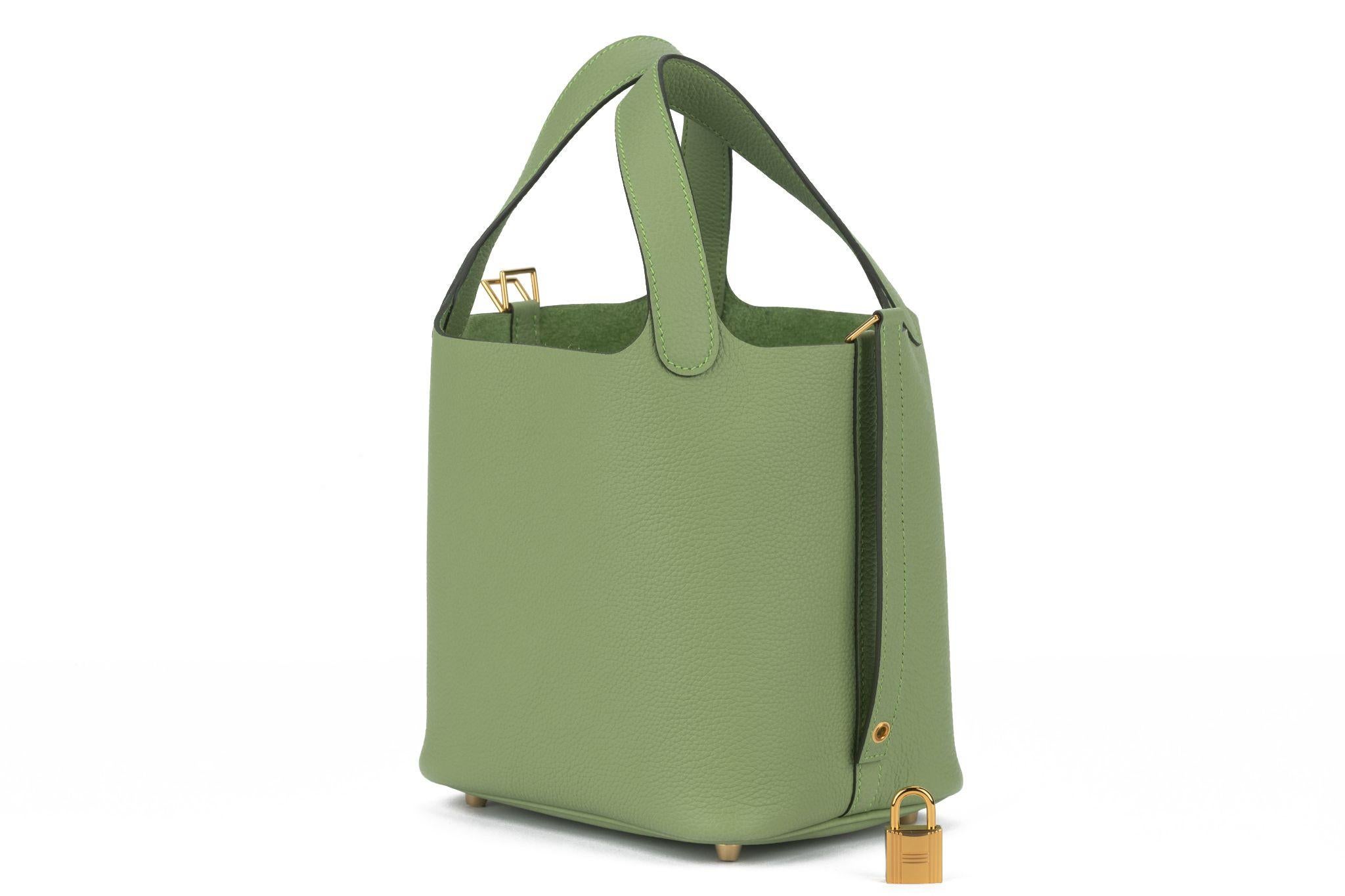 Hermès Picotin 18 cm Lock bag in clemence leather and the color vert criquet . The Hardware is gold. Date stamp B for 2023. The bag is brand new and comes with the lock, original dustcover, booklet and box.