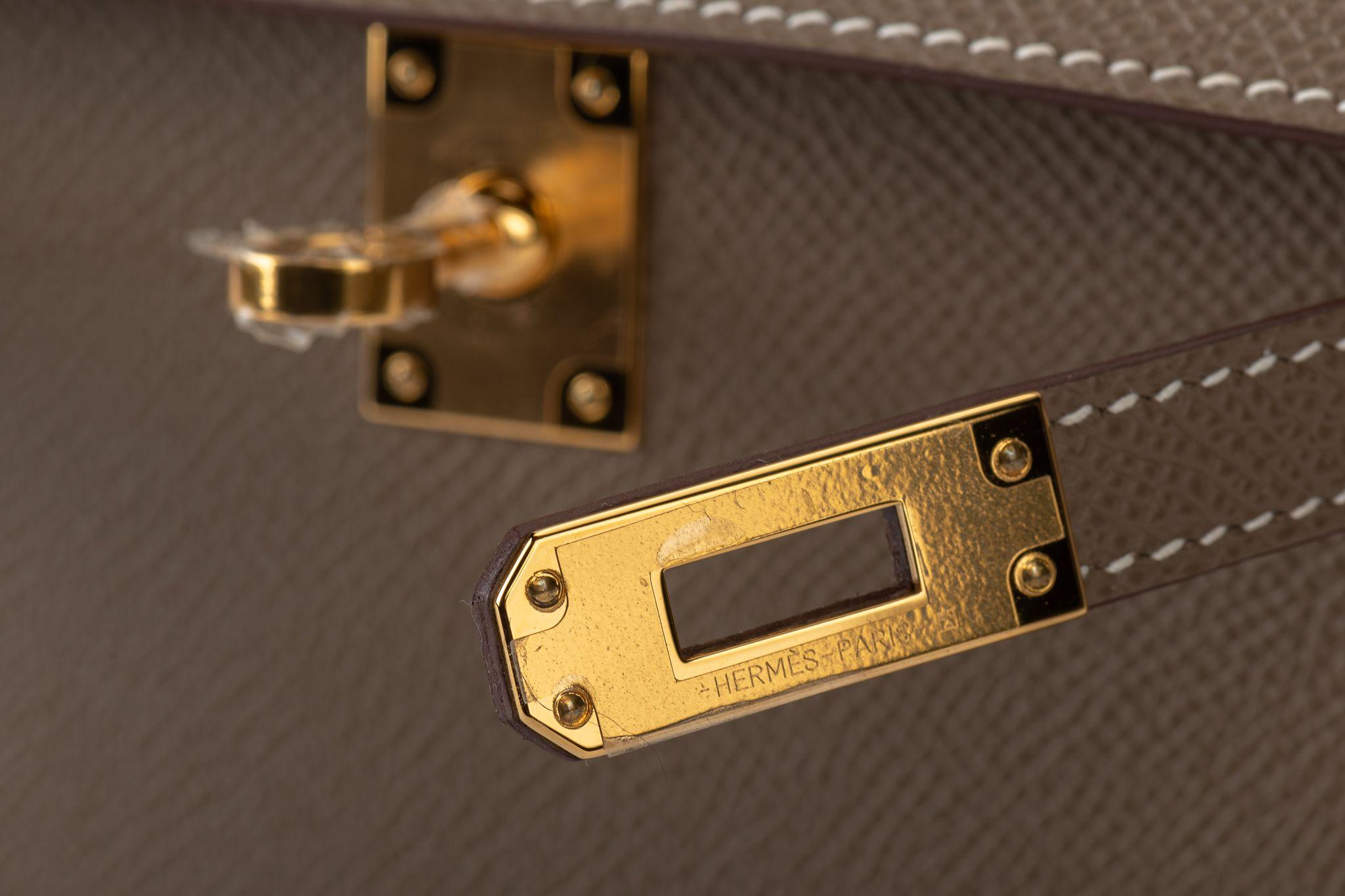 Hermès BNIB Rare Mini Kelly 20 Etoupe Epsom Gold For Sale 3