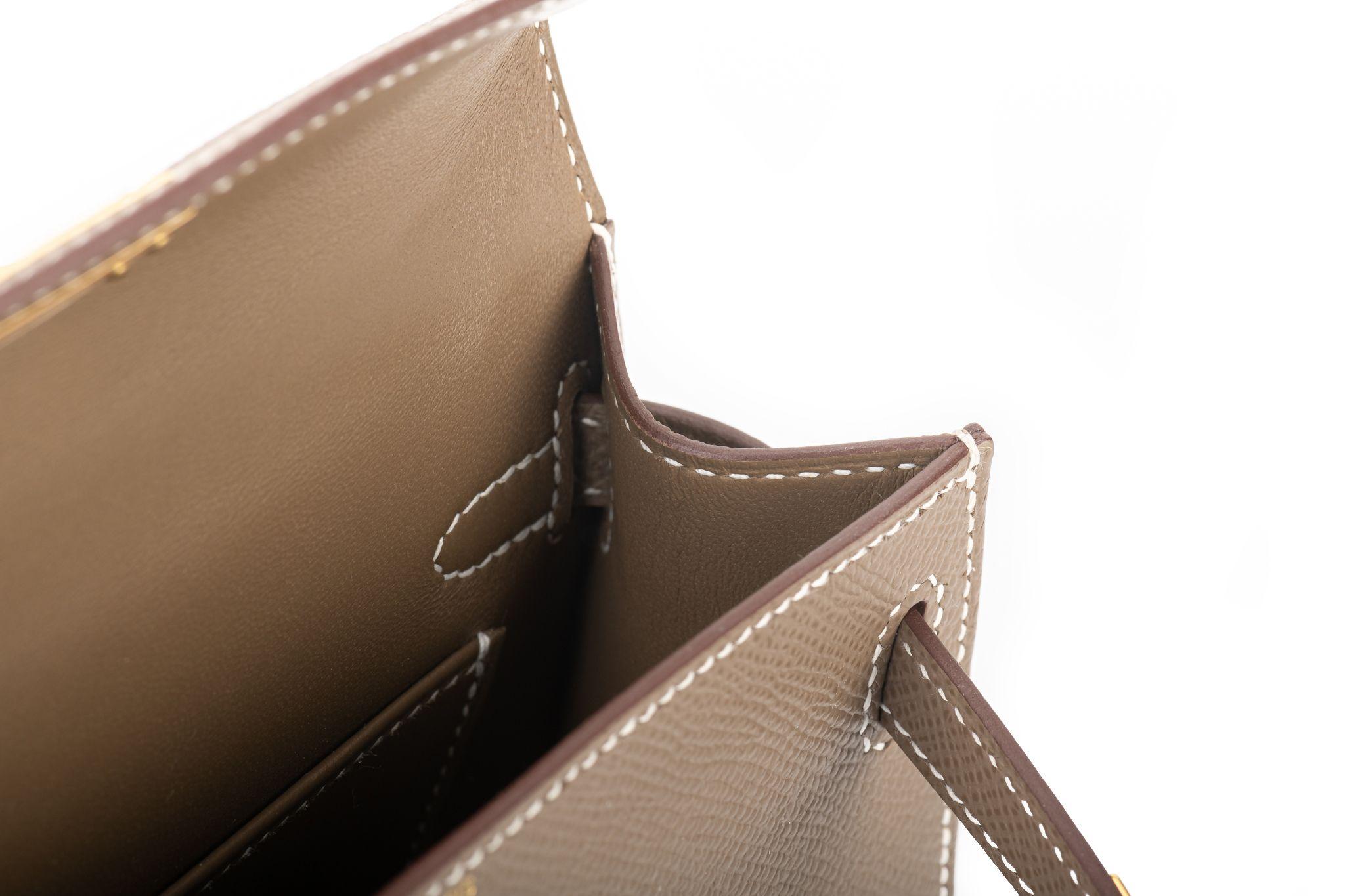 Hermès BNIB Rare Mini Kelly 20 Etoupe Epsom Gold For Sale 4