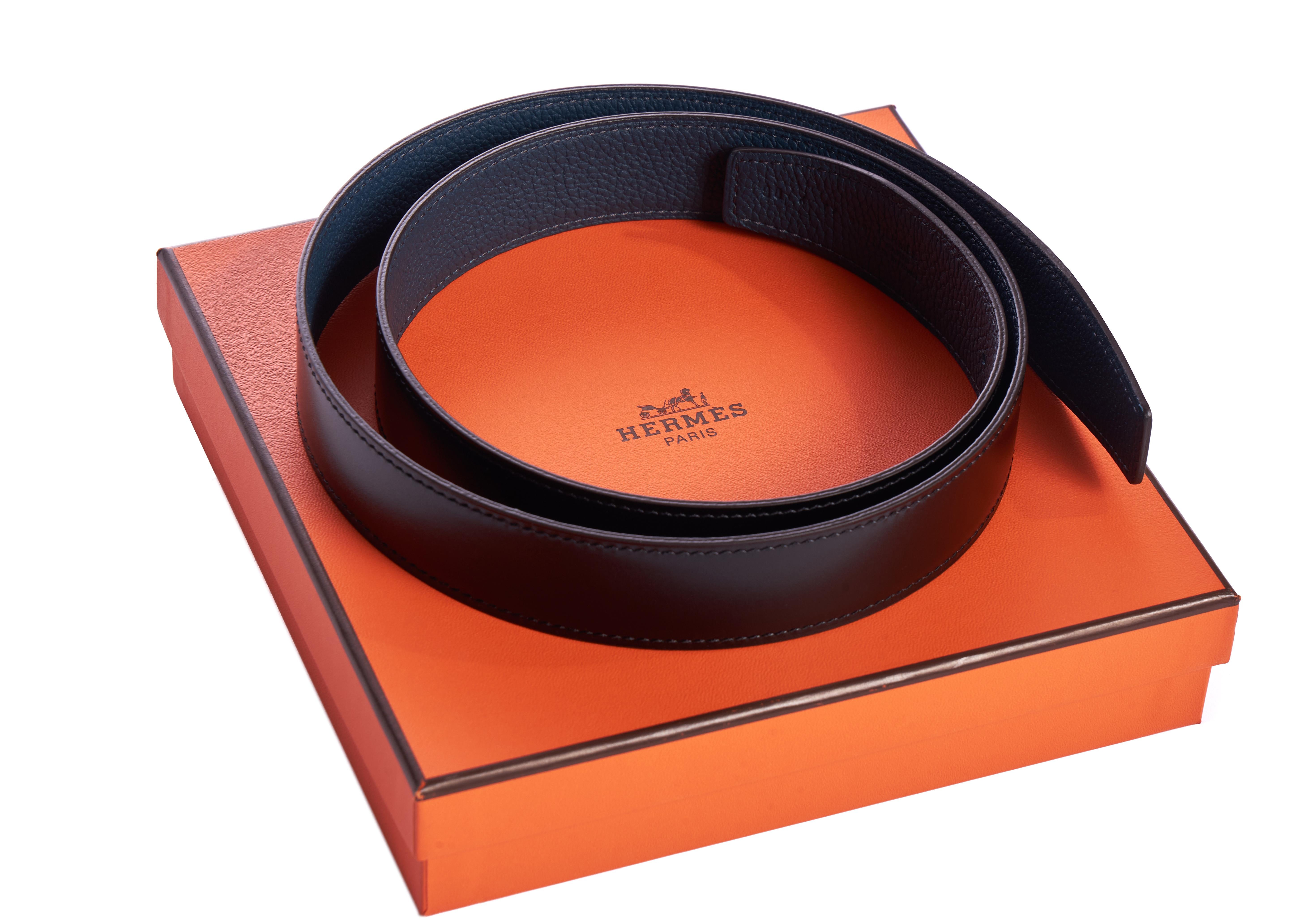 Hermès brand new limited edition reversible leather strap for medium 32mm H belt. Veau box noir et cuir togo bleu. 90cm. Livré avec sa boîte d'origine.