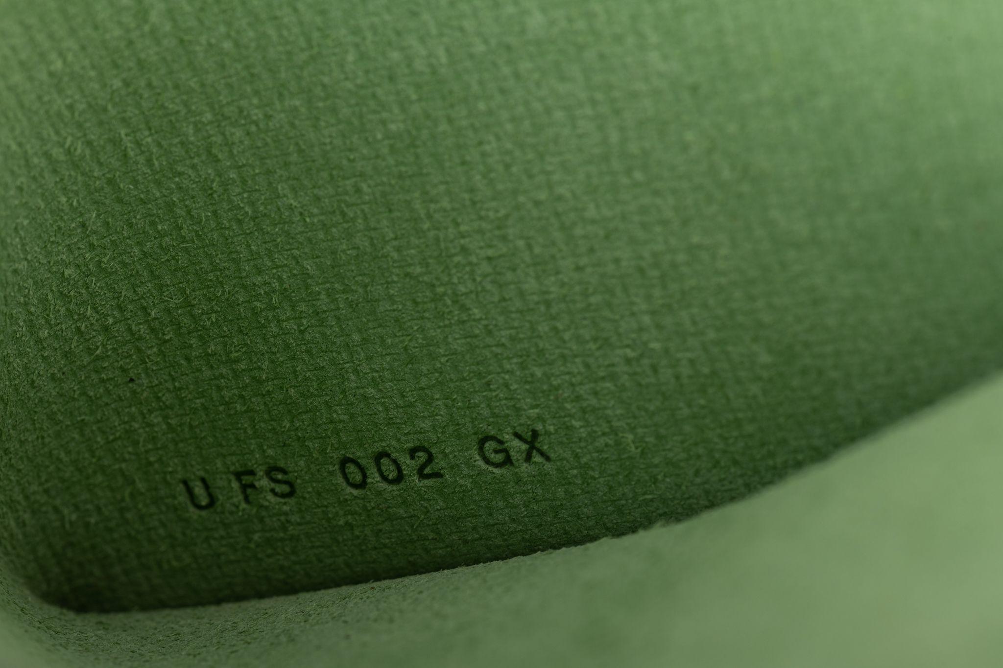 Hermès BNIB Vert Criquet Reisepass Hülle im Zustand „Neu“ im Angebot in West Hollywood, CA