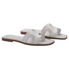 Hermes Oran Sandals Etoupe Epsom Leather Flat Shoes 39 / 9 For Sale at  1stDibs