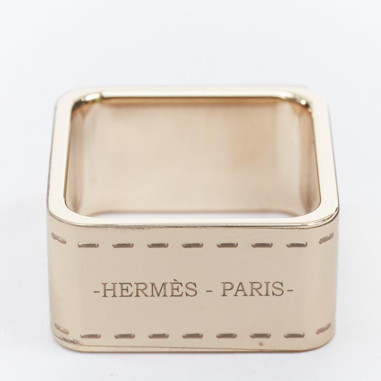 HERMES Bolduc Scarf 90 square silver palladium metal horse logo scarf ring
Reference: VACN/A00068
Brand: Hermes
Model: Bolduc scarf 90 ring
Material: Metal
Color: Silver
Pattern: Solid
Extra Details: Scarf ring in silver and palladium plated. Try