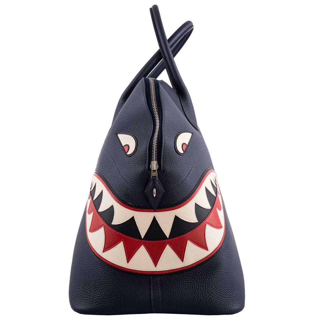 Hermès Bolide 40 Shark Indigo Blue Togo Unisex Bag Palladium Hardware

Presenting an exceptionally rare and unique piece, the Bolide, produced in exceedingly limited quantities for the American market. This bag boasts an illustrious history as the