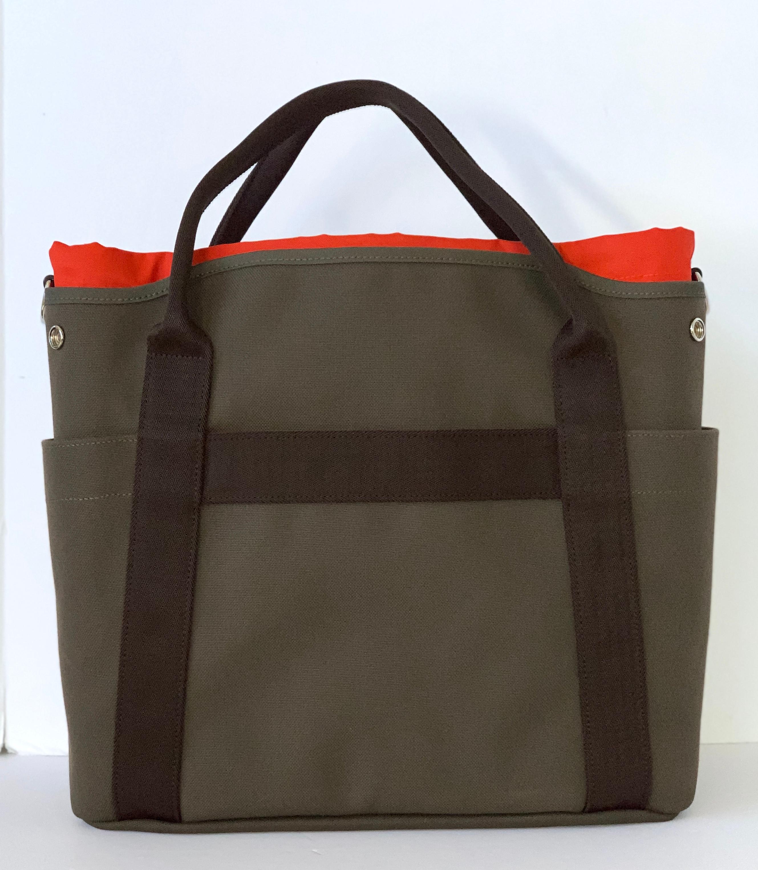 Groom boot and helmet bag
This bag makes a great travel bag.


Hermes functional grooming bag in canvas:
- Hard-wearing and water-resistant canvas
- Removable inside pouch, machine washable
- 3 inside pockets including 1 zipped pocket
- Removable
