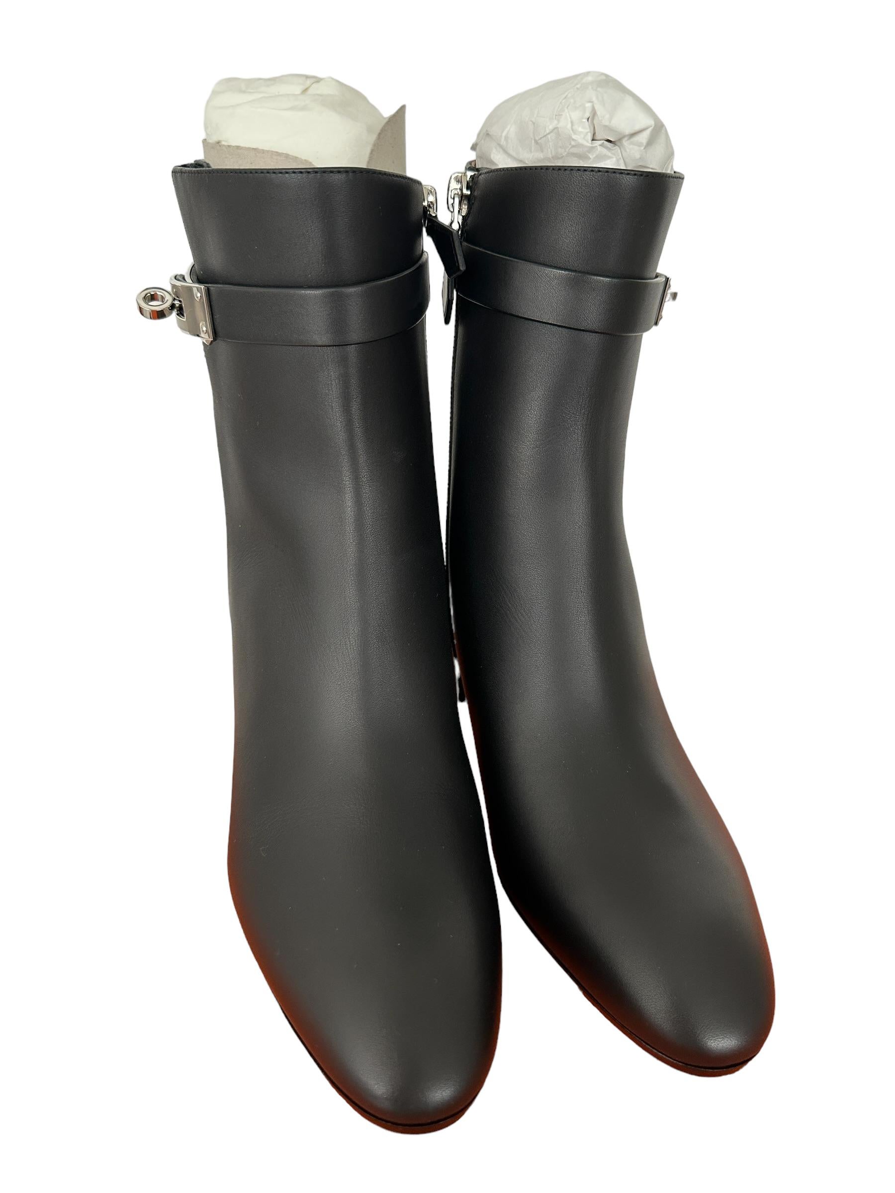 Hermes Black Leather Boot
Saint Germain Ankle Boot
Newest style
So comfortable too!
Size 40

The Hermès Saint Germaine boot is a luxury women's ankle boot from the Hermès brand. The boot is crafted from high-quality leather and features a sleek and
