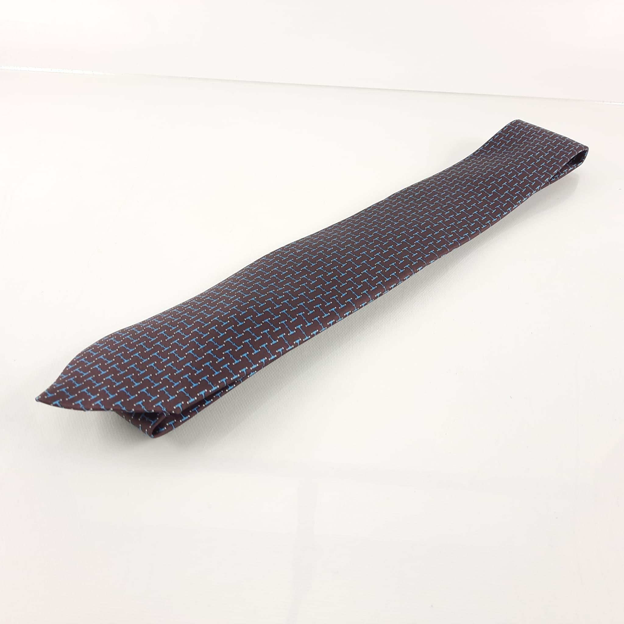 Tie in hand-sewn silk twill 
Made in France
Designed by Philippe Mouquet
Width: 7 cm