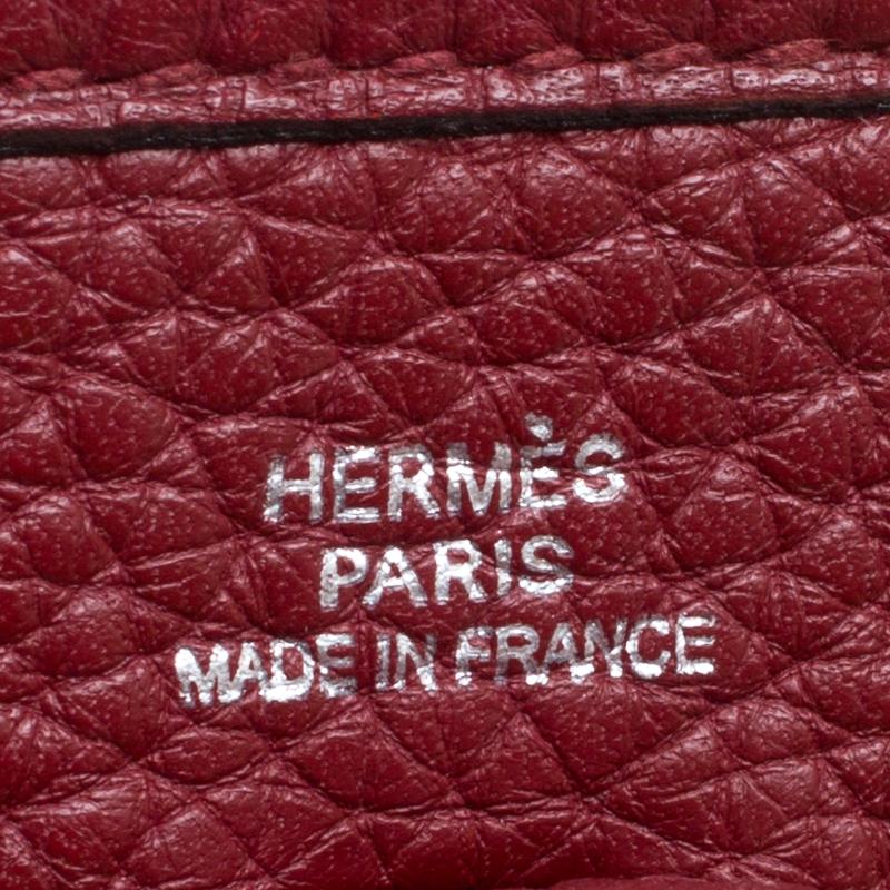 Hermes Bordeaux Clemence Leather Evelyne TPM Bag In Good Condition In Dubai, Al Qouz 2