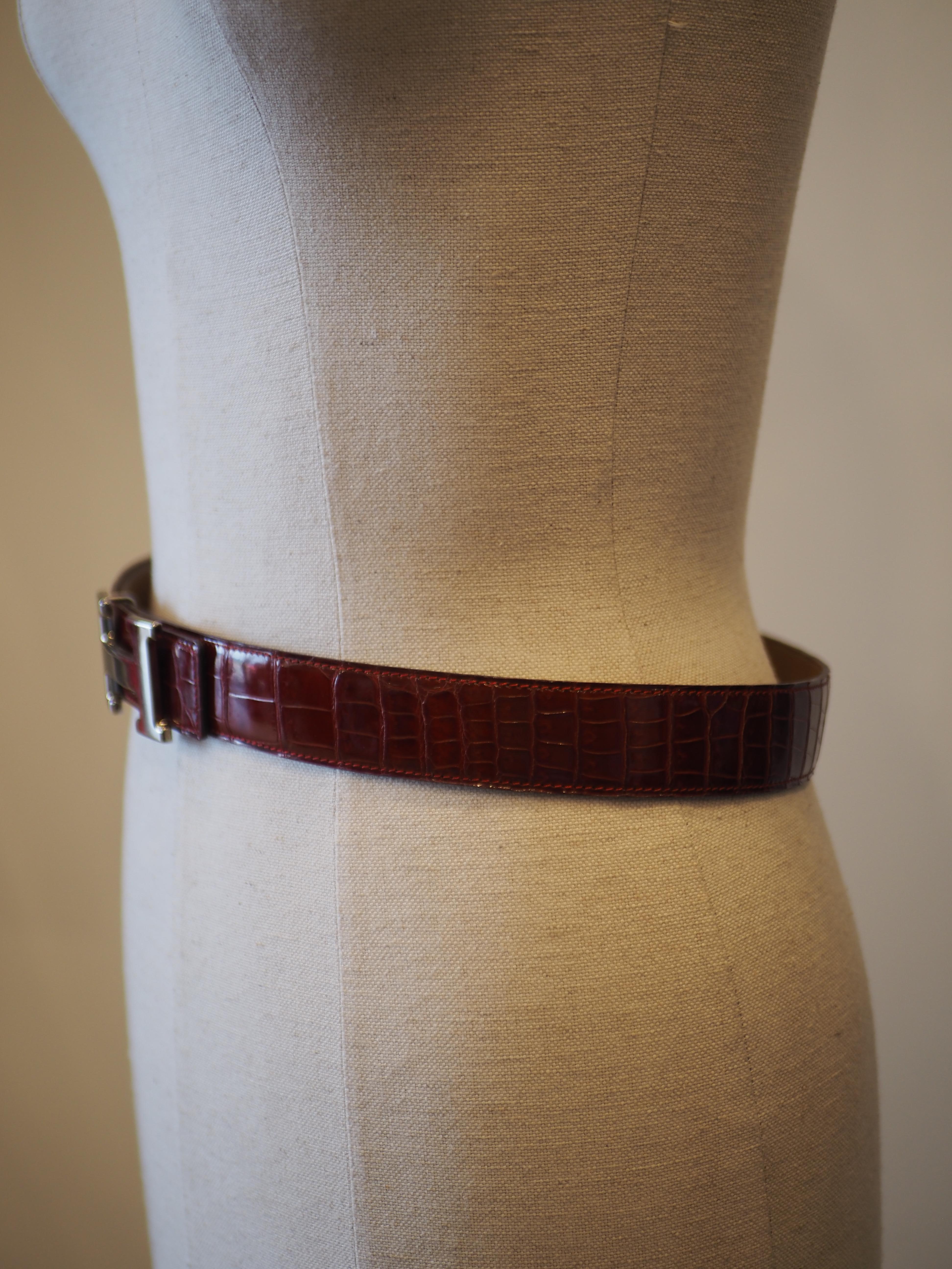  Ceinture Hermès en cuir de croco bordeaux et métal argenté Unisexe 
