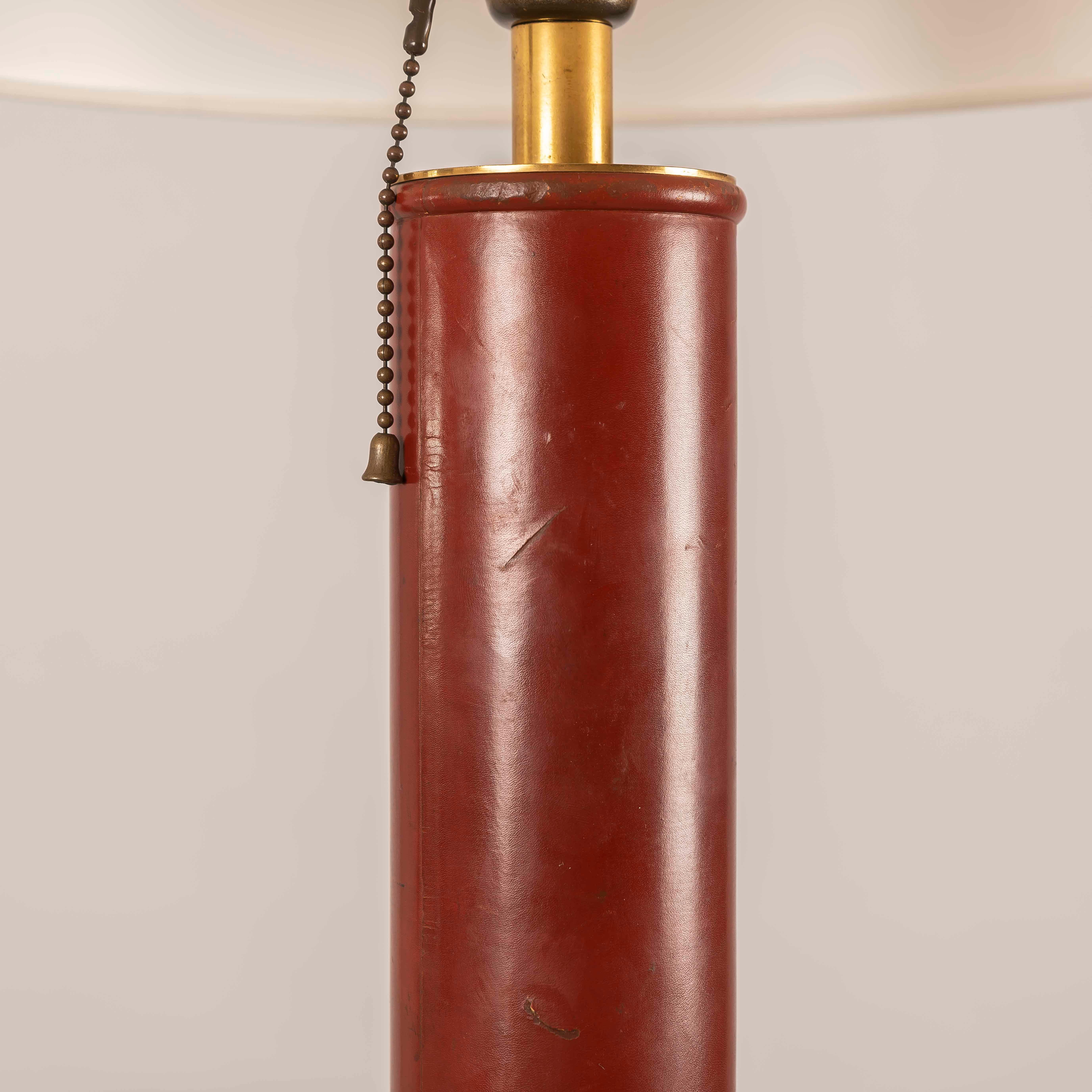 Lámpara de mesa Hermès de cuero burdeos atribuida a Dupre Lafon - Art Déco francés en venta 6