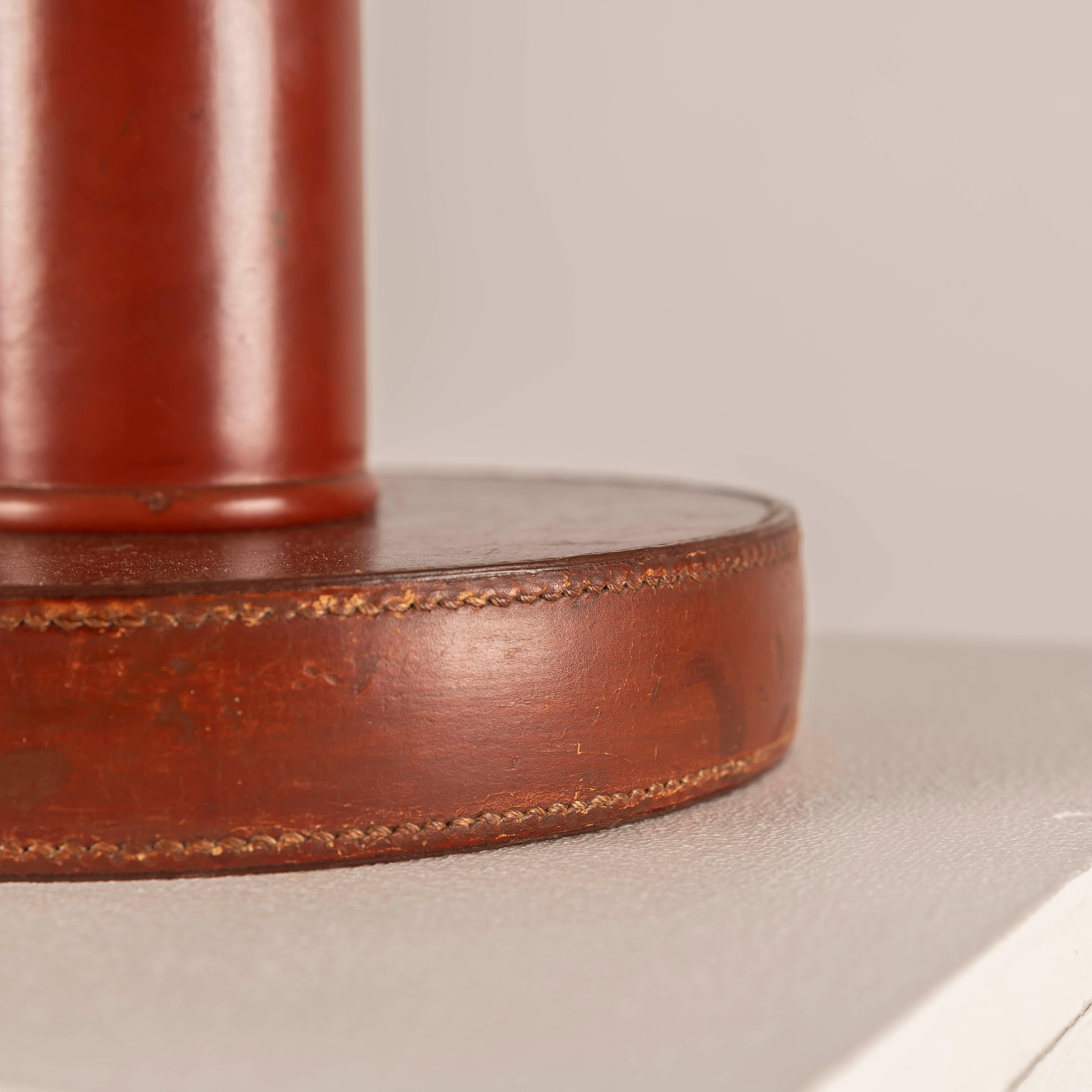 Lámpara de mesa Hermès de cuero burdeos atribuida a Dupre Lafon - Art Déco francés en venta 7