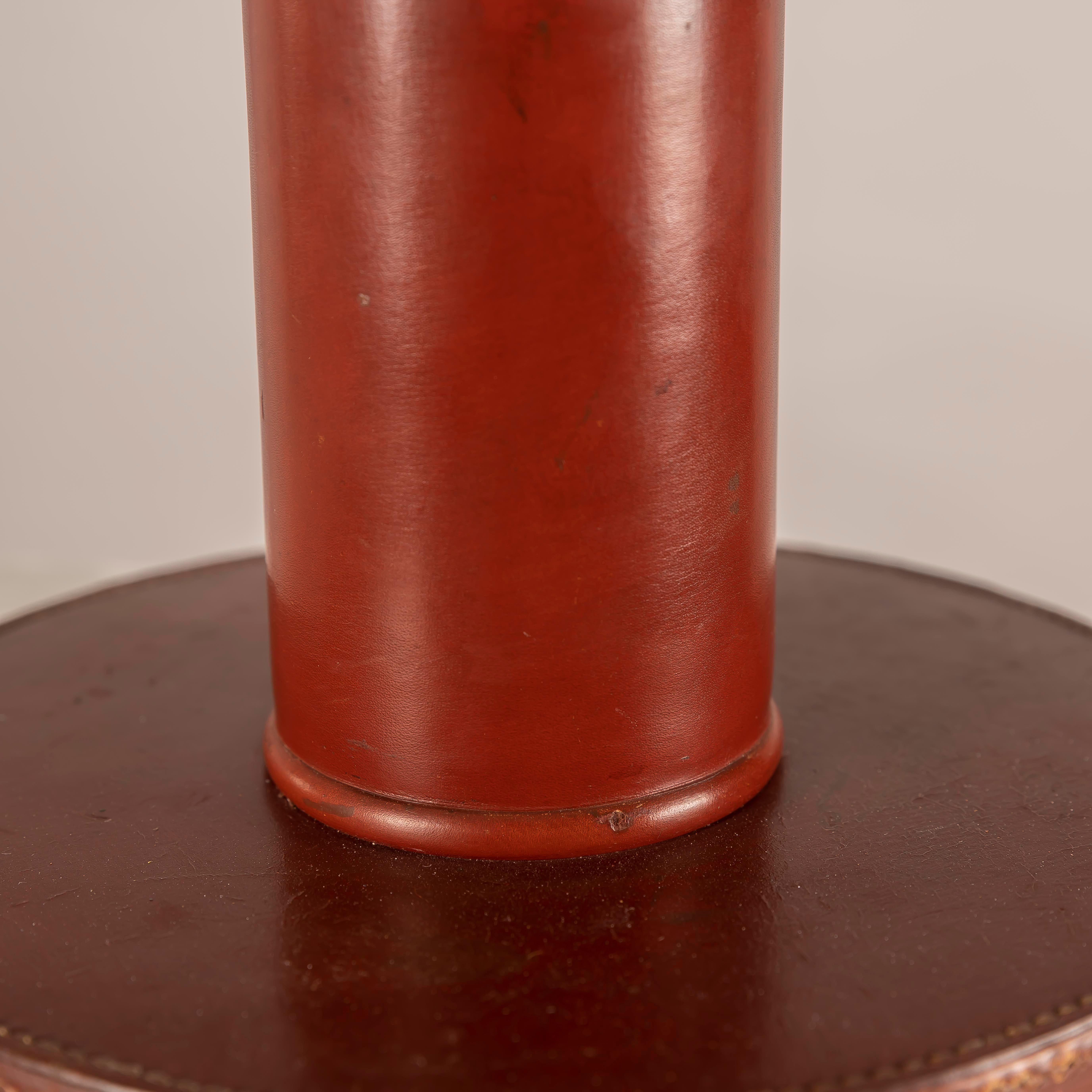 Lámpara de mesa Hermès de cuero burdeos atribuida a Dupre Lafon - Art Déco francés en venta 8