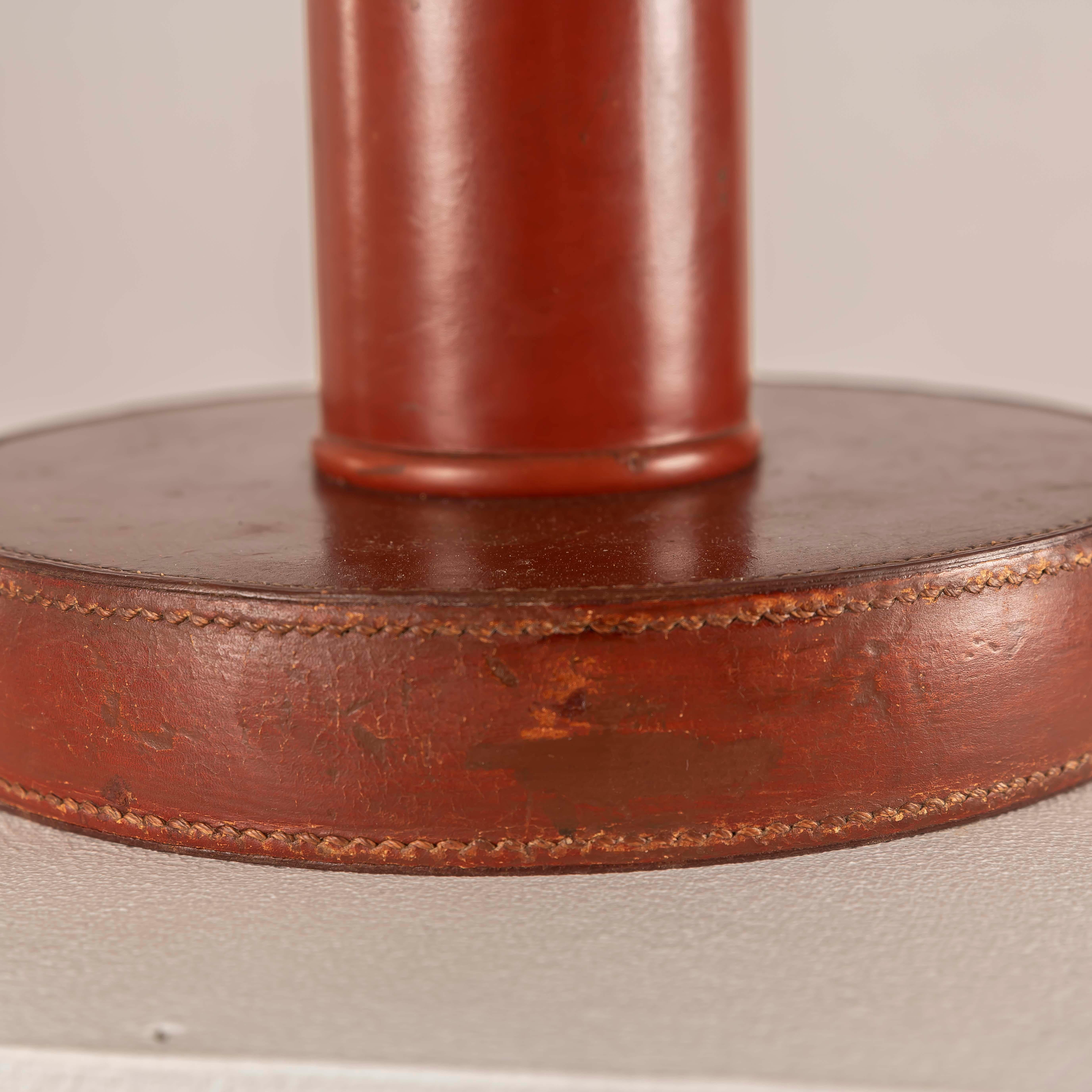 Lámpara de mesa Hermès de cuero burdeos atribuida a Dupre Lafon - Art Déco francés en venta 9