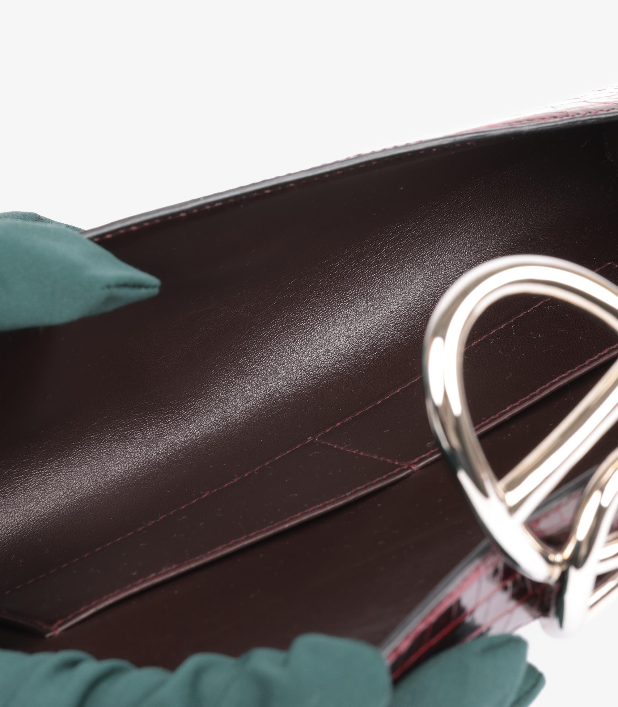 Hermès Bordeaux Shiny Niloticus Crocodile Leather Egee im Angebot 3