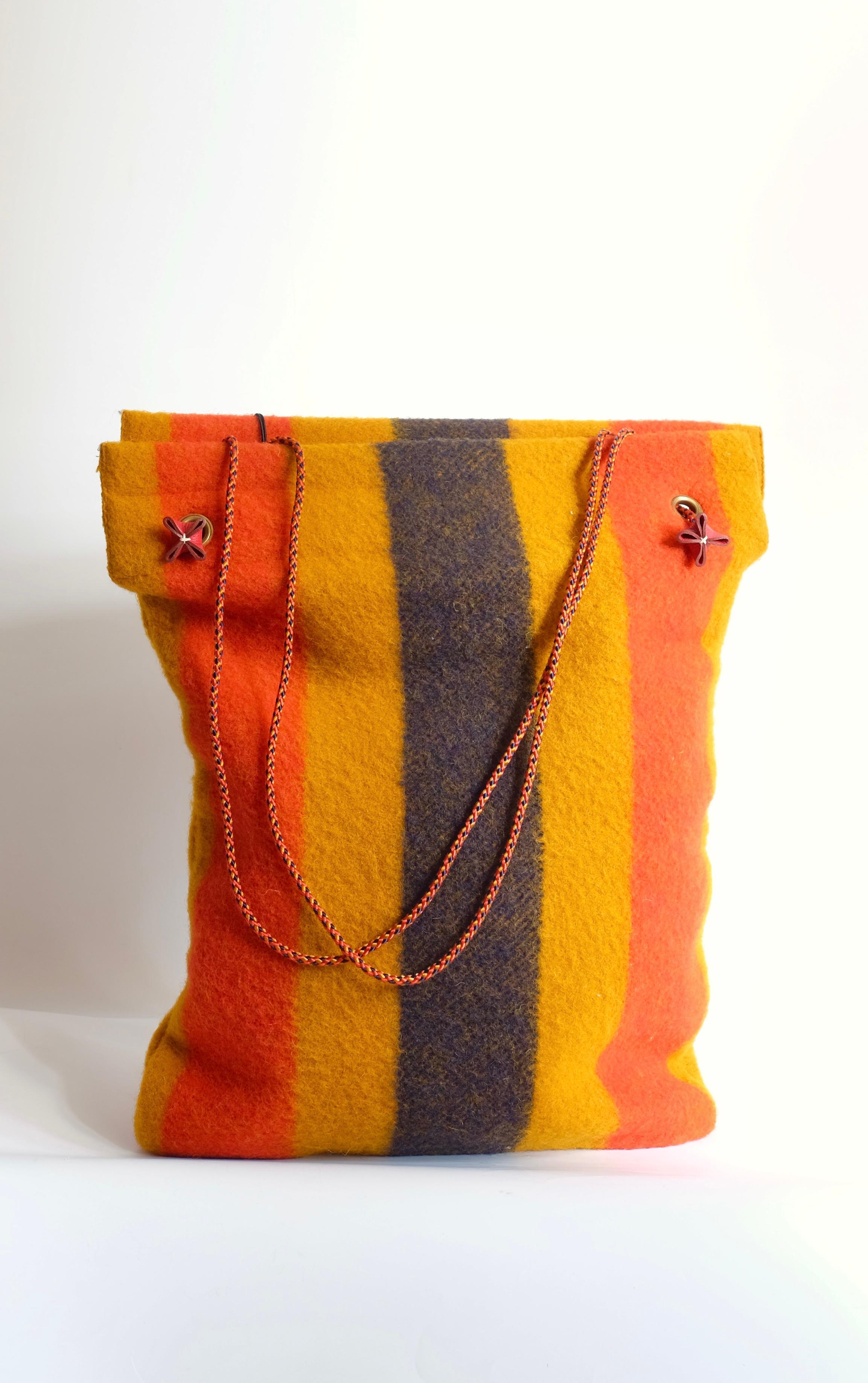 Hermès Vintage Selection By Corrado Luxury - Rara borsa a tracolla modello Aline con tessuto in lana Rocabar. Manici in cordone multicolore con finiture in pelle. Venduta con scatola originale. Misure: Altezza 45 cm, larghezza 38 cm.