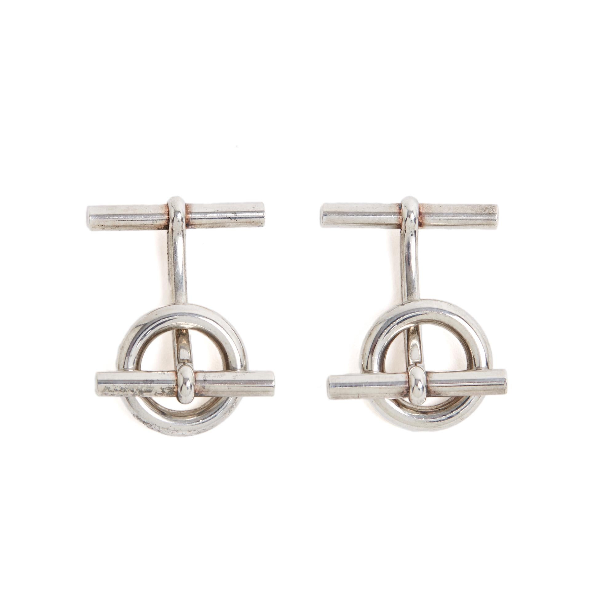 Gemelli Hermès Chaine d'Ancre in argento 925/1000 con inciso il marchio Hermès. I gemelli sono in ottime condizioni, un modello ricercato esaurito da Hermès, iconico.