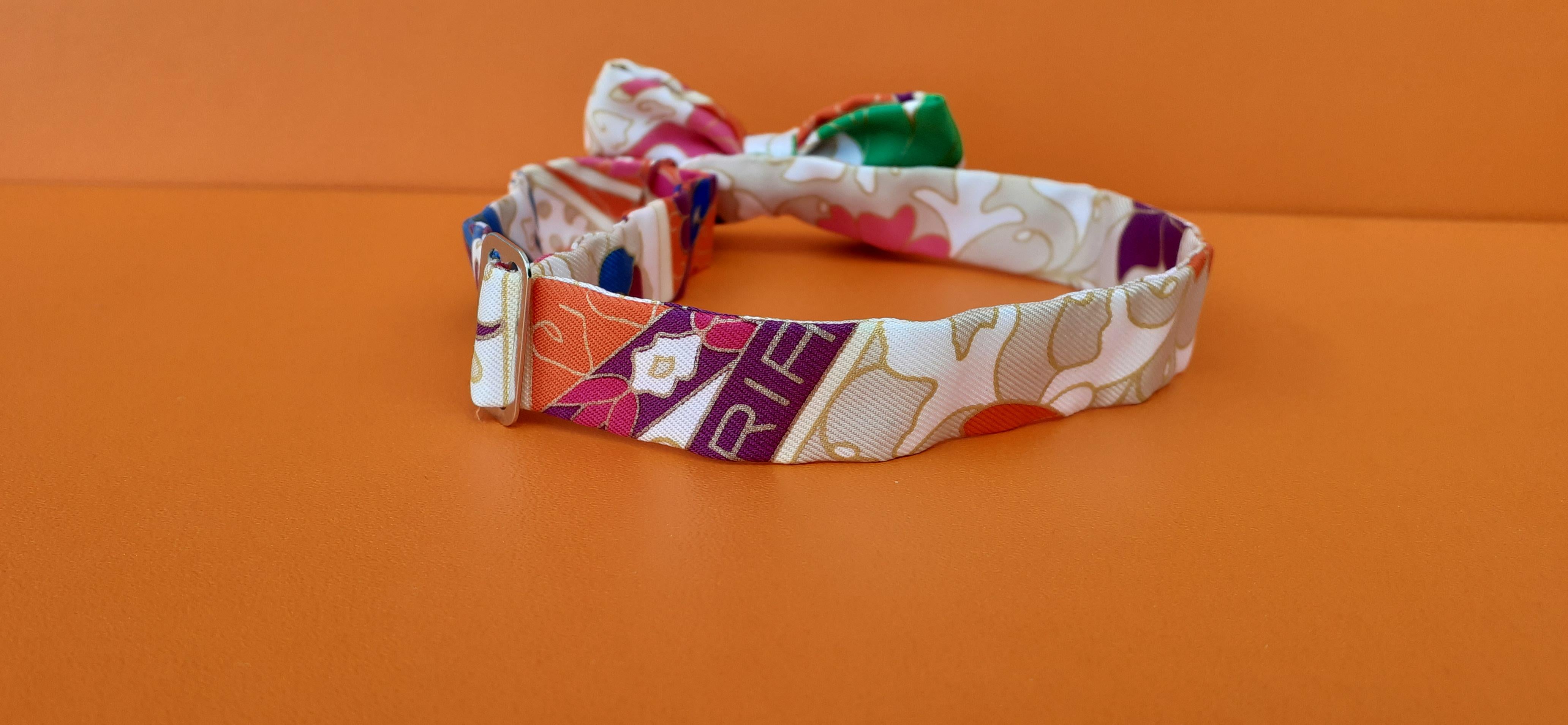 Beige Cravate Hermès en soie avec nœud papillon en vente