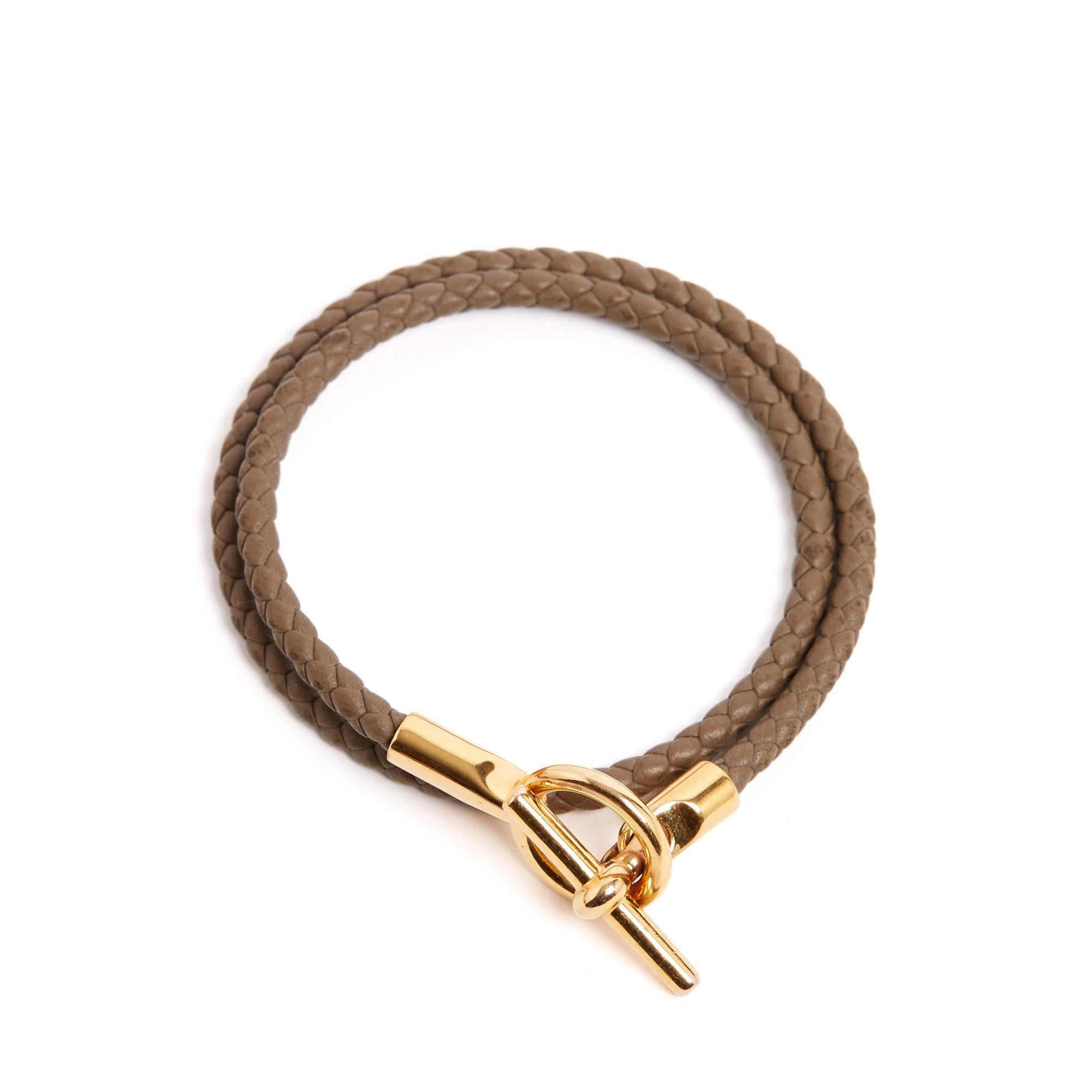 Pulsera Hermès Glénan de doble vuelta de cuero liso trenzado de color topo (o 