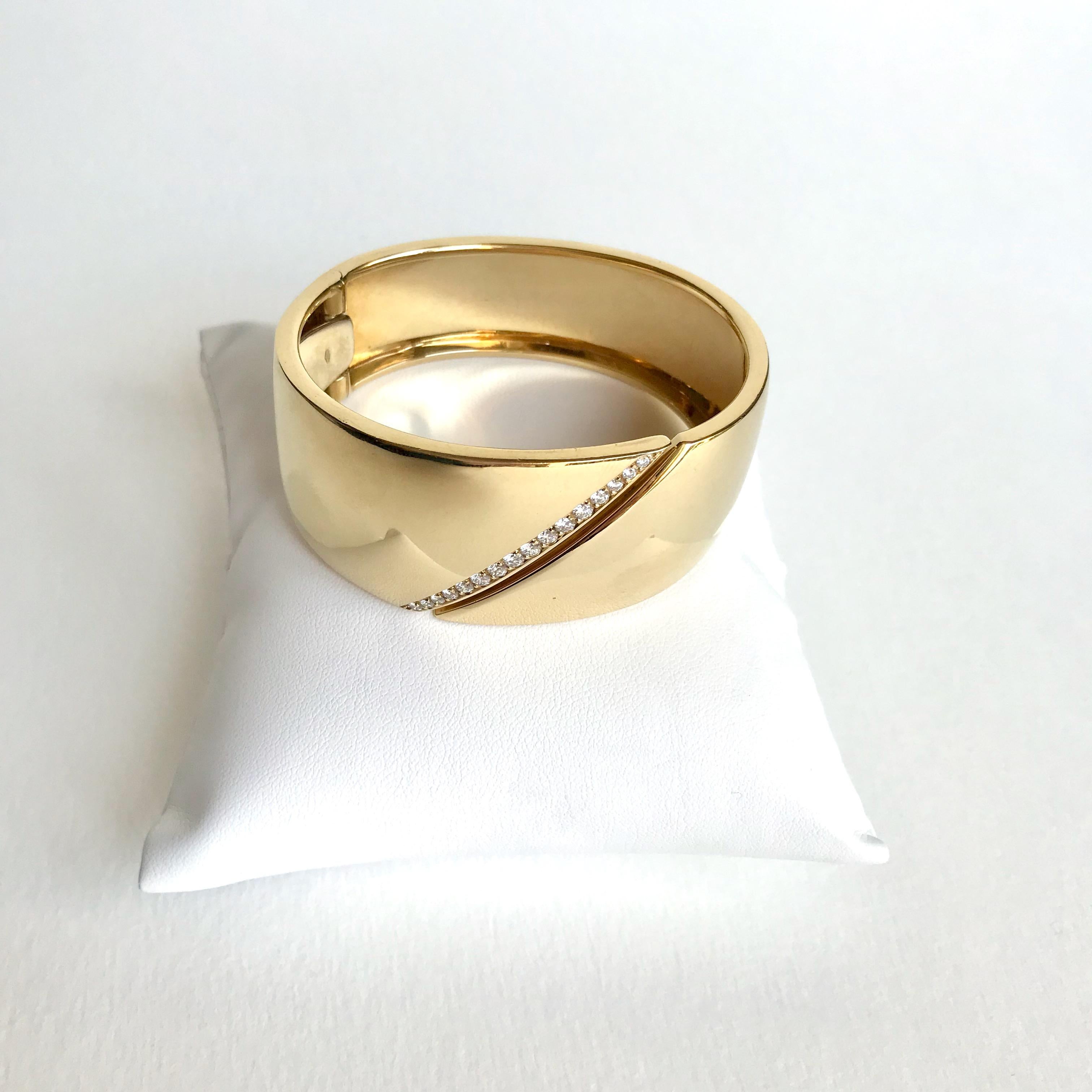 Bracciale Hermes in oro giallo 18 carati e linea di diamanti in vendita 1