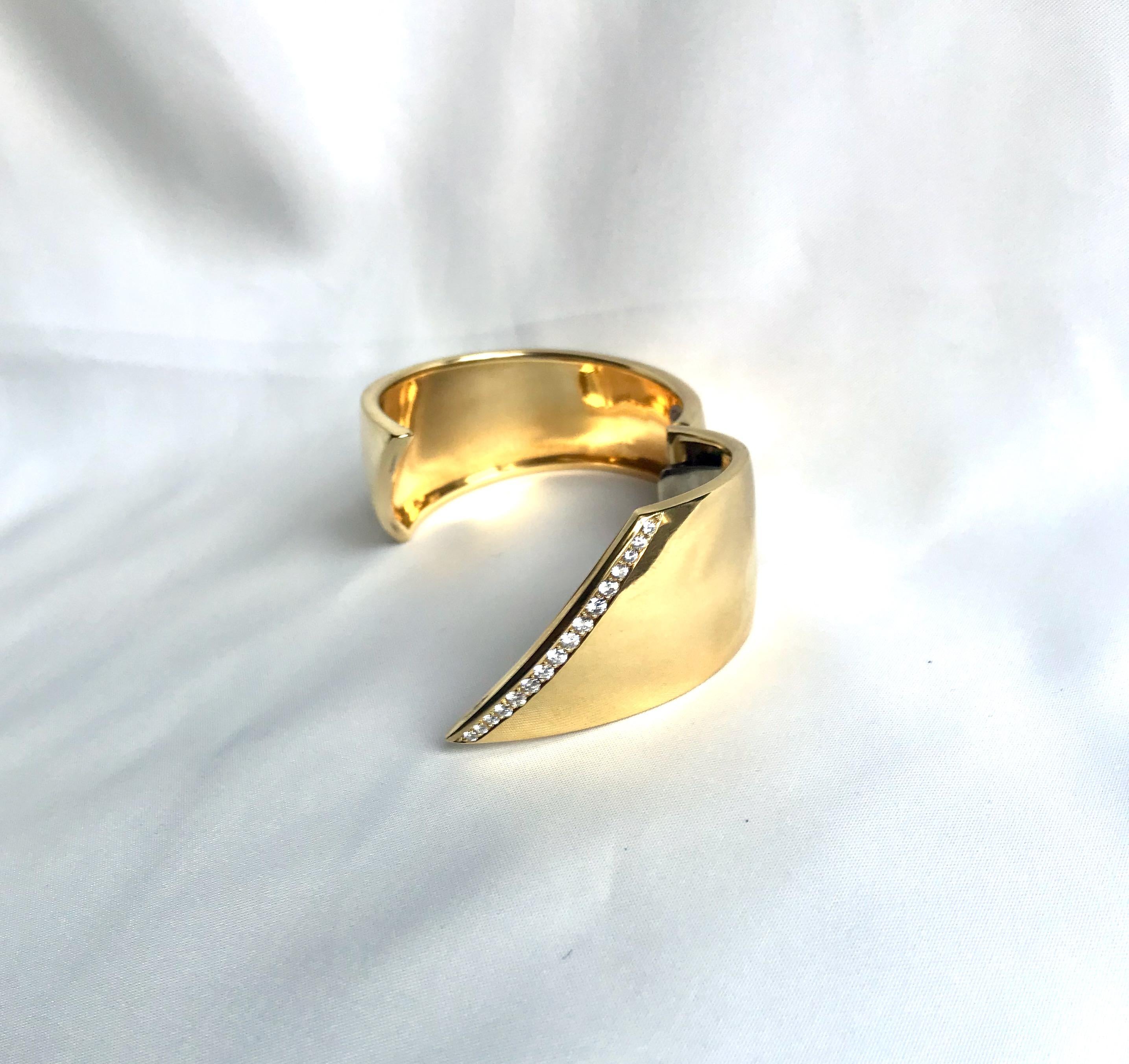 Bracciale Hermes in oro giallo 18 carati e linea di diamanti in vendita 3