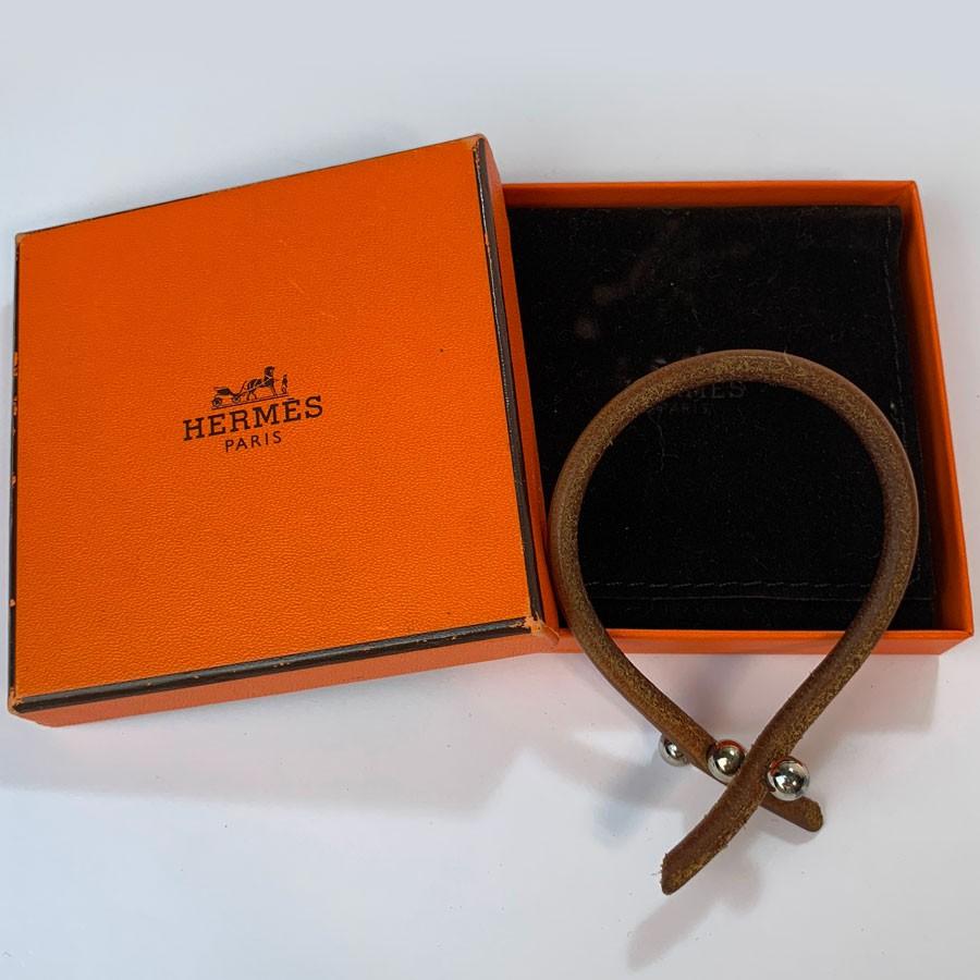 Bracelet HERMES en cordon de cuir Brown et métal argenté Bon état à Paris, FR