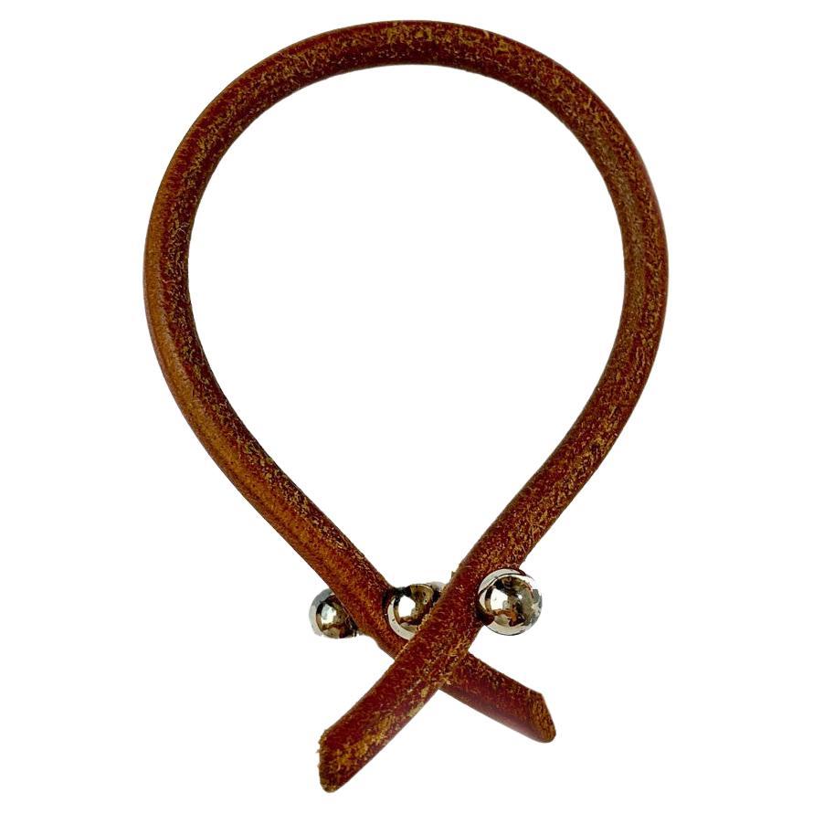 Bracelet HERMES en cordon de cuir Brown et métal argenté