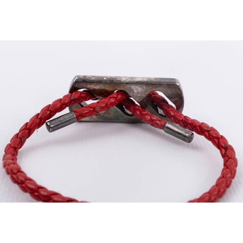 Bracelet Hermès en cuir rouge tressé avec boucle en argent Bon état - En vente à SAINT-OUEN-SUR-SEINE, FR